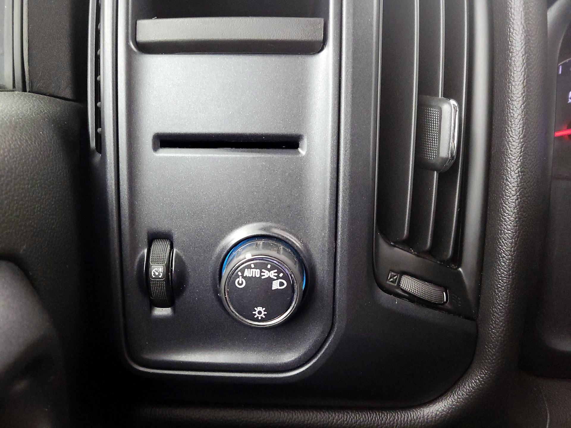 Thumbnail: 2015 Chevrolet Silverado 1500 - 13
