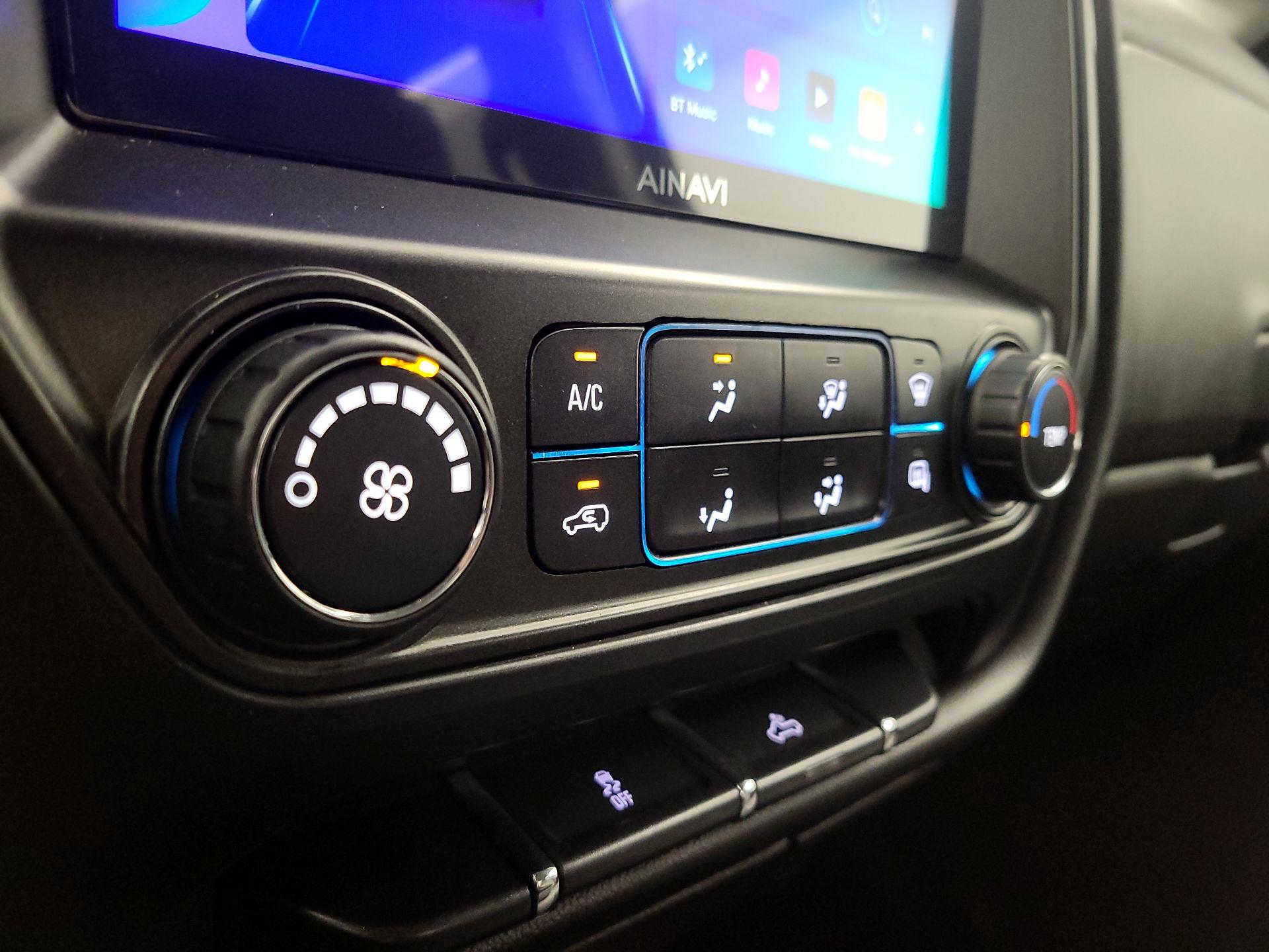 Thumbnail: 2015 Chevrolet Silverado 1500 - 16