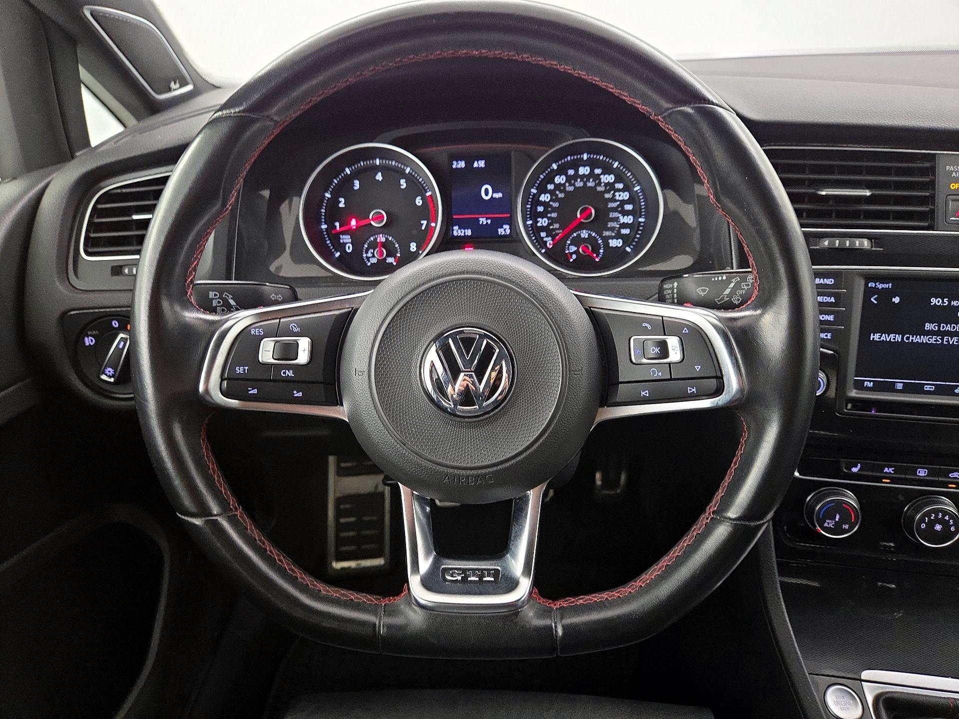 Thumbnail: 2017 Volkswagen Golf - 10