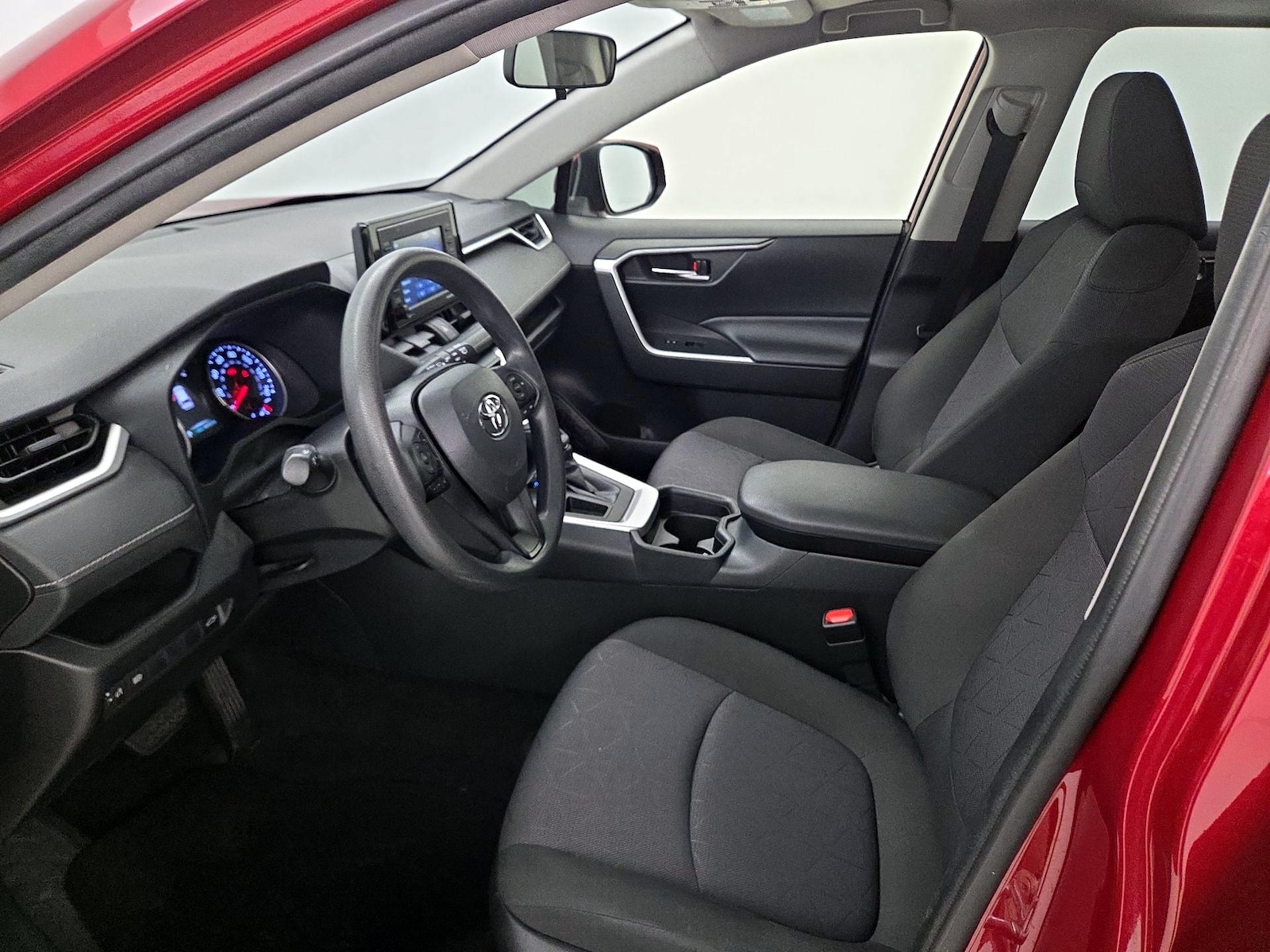 2021 Toyota RAV4 XLE - Photo 12