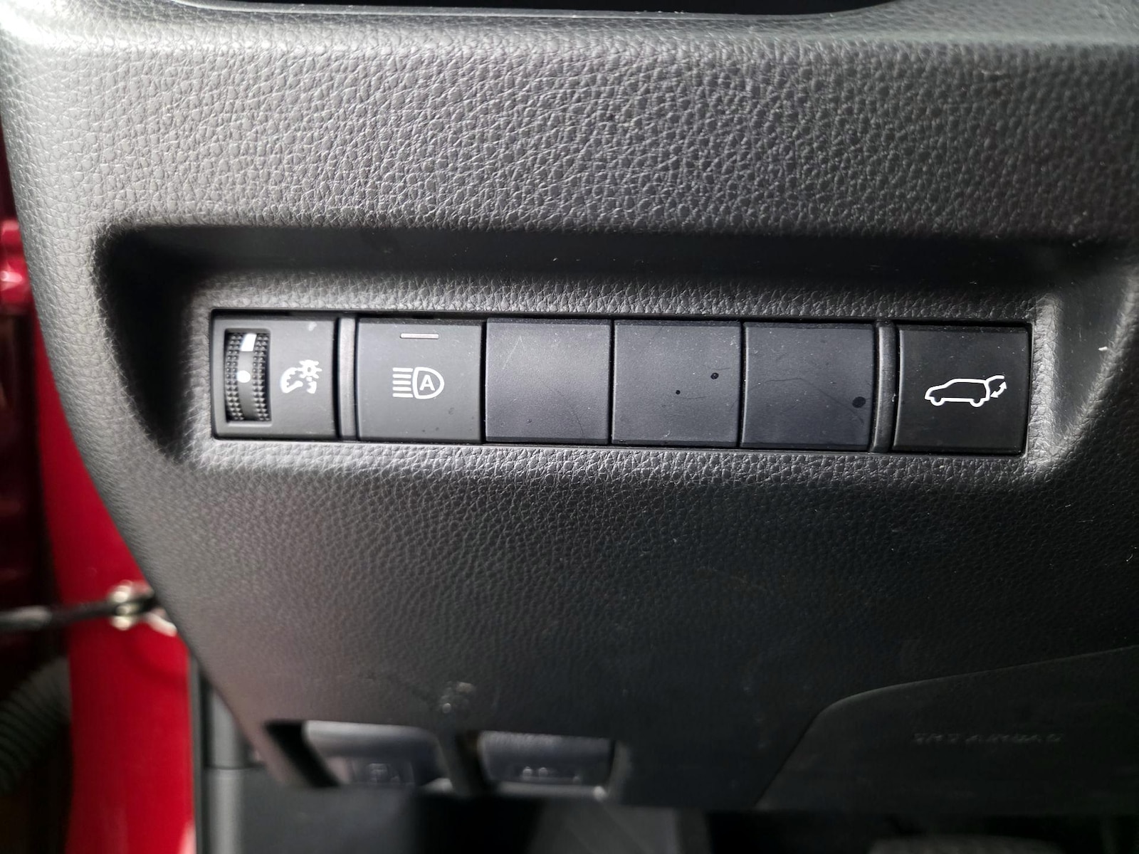 2021 Toyota RAV4 XLE - Photo 14