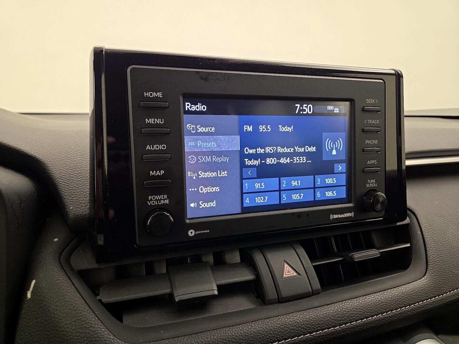 2021 Toyota RAV4 XLE - Photo 16
