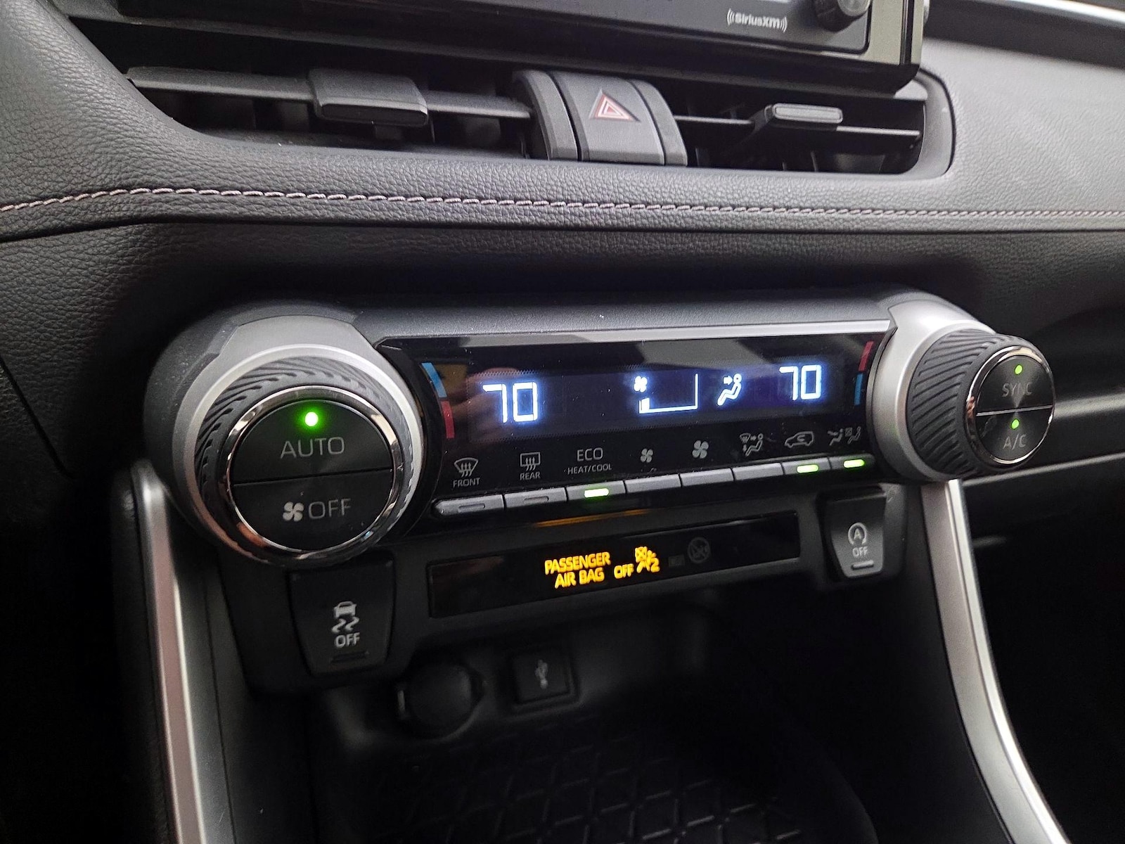 2021 Toyota RAV4 XLE - Photo 17