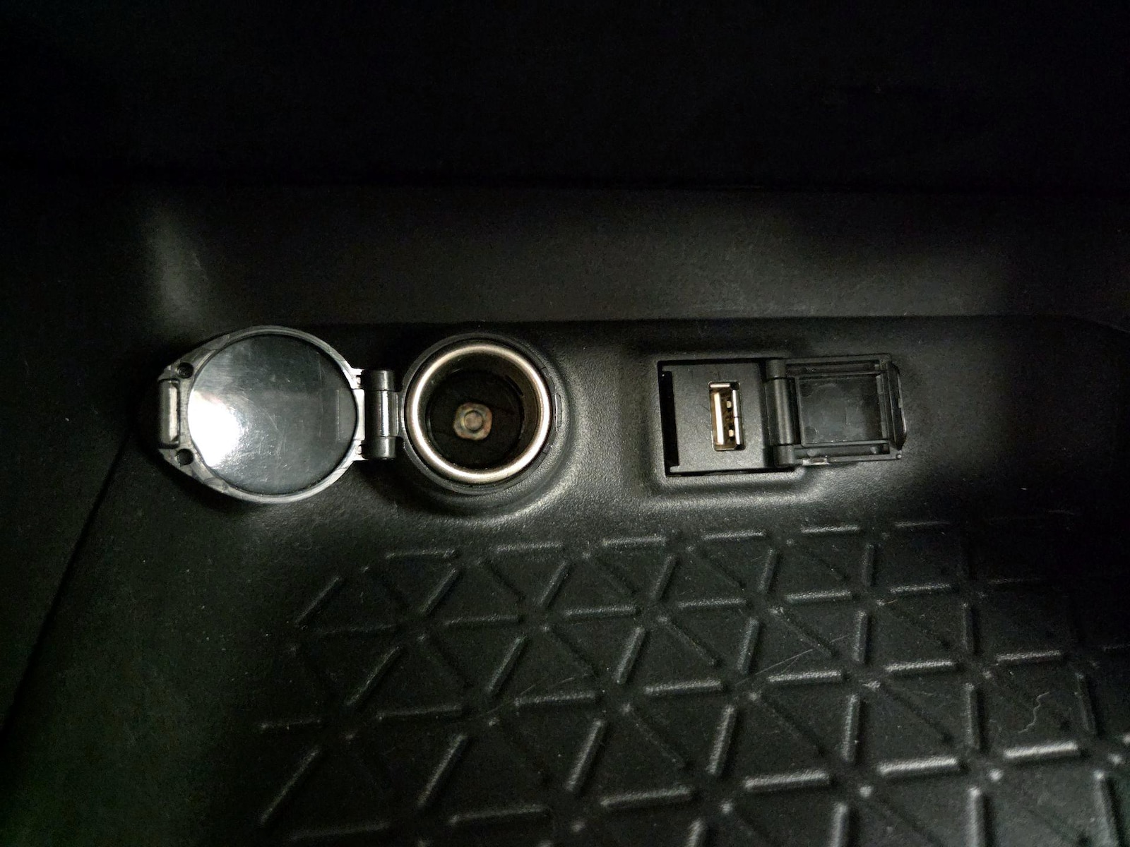 2021 Toyota RAV4 XLE - Photo 19
