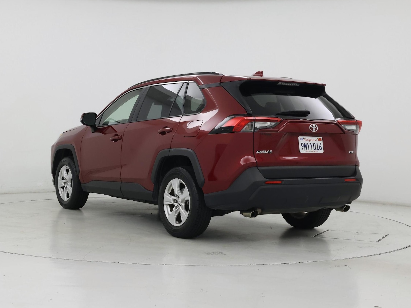 2021 Toyota RAV4 XLE - Photo 3