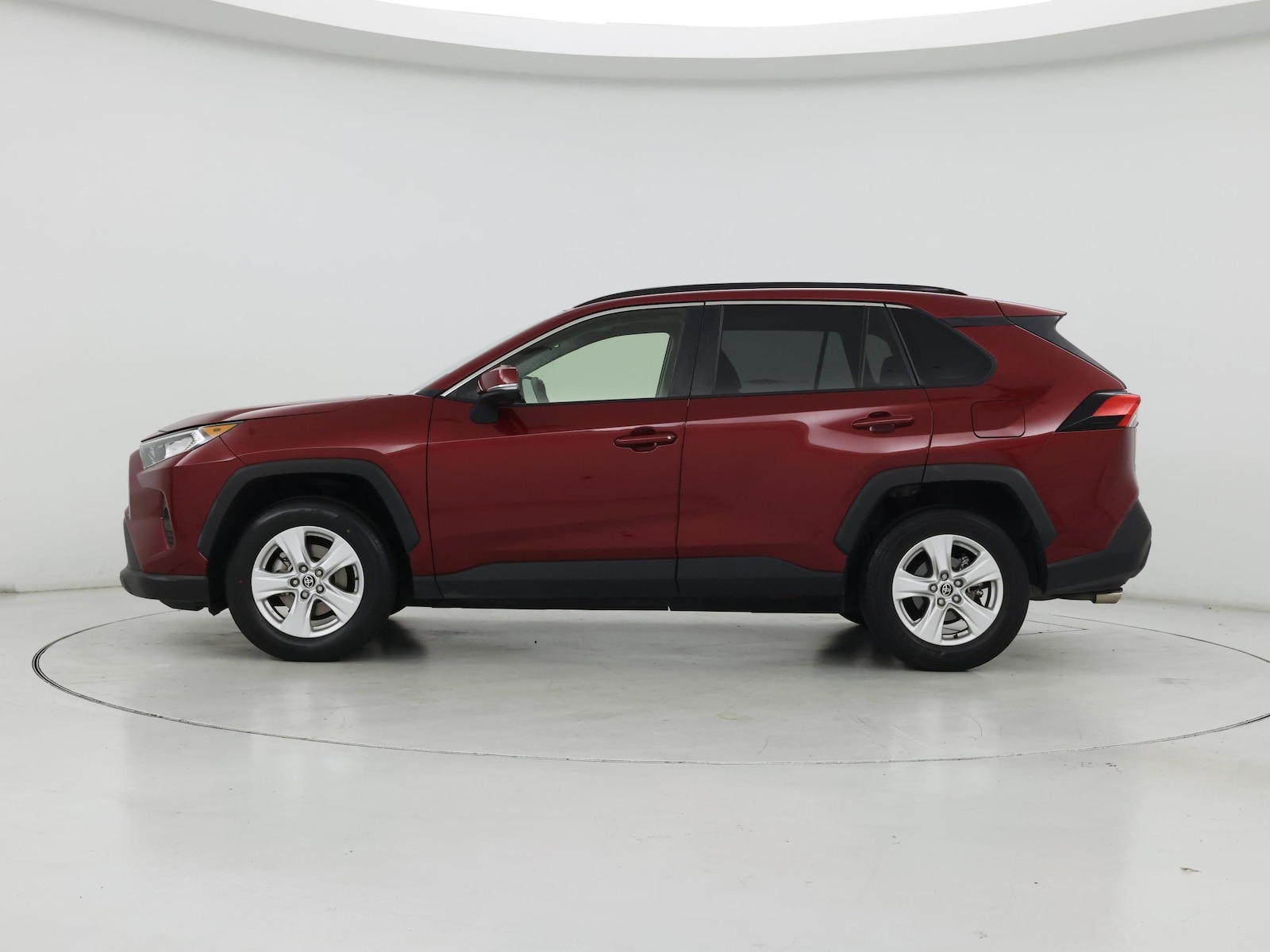 2021 Toyota RAV4 XLE - Photo 4