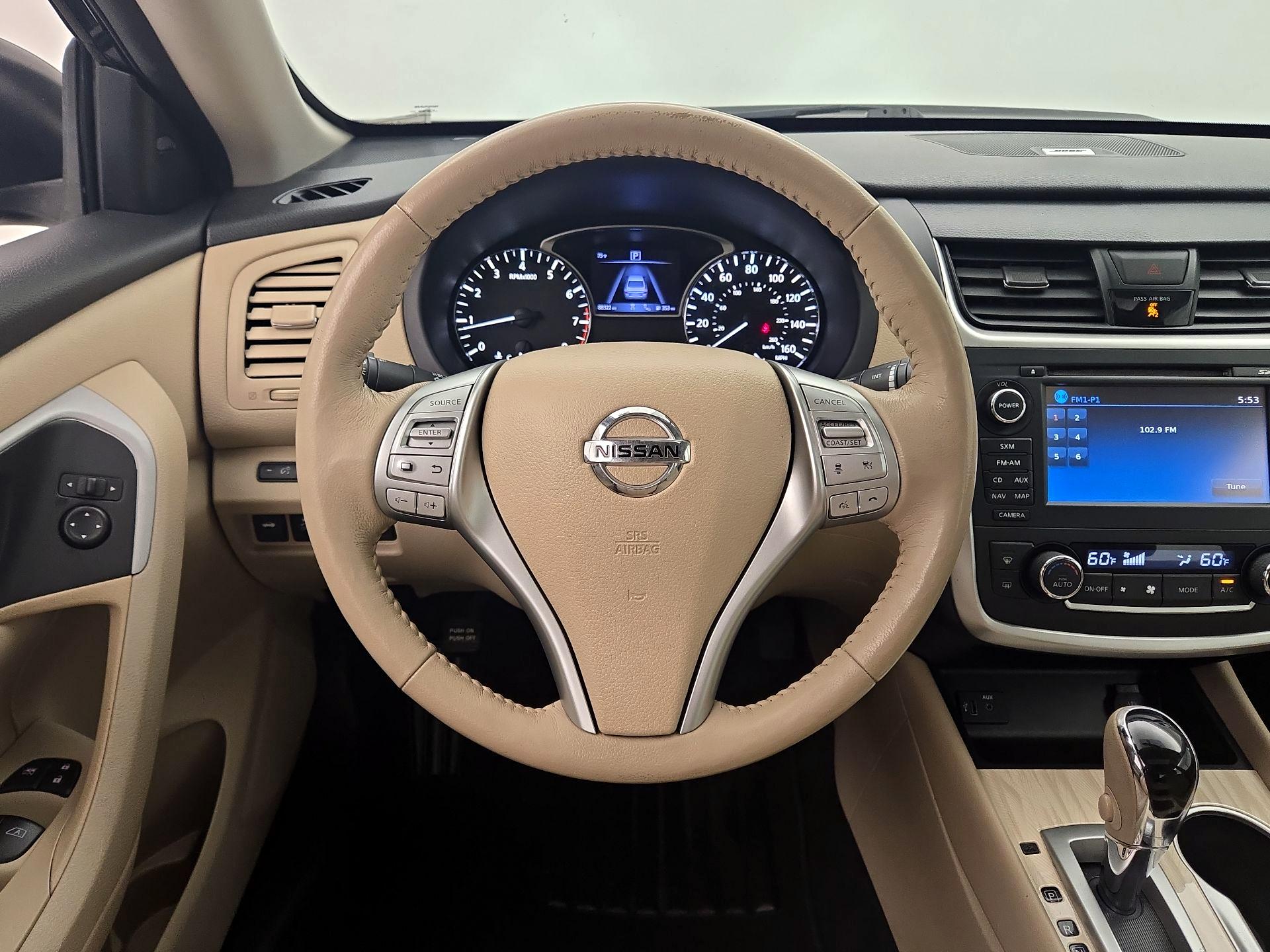Thumbnail: 2017 Nissan Altima - 10