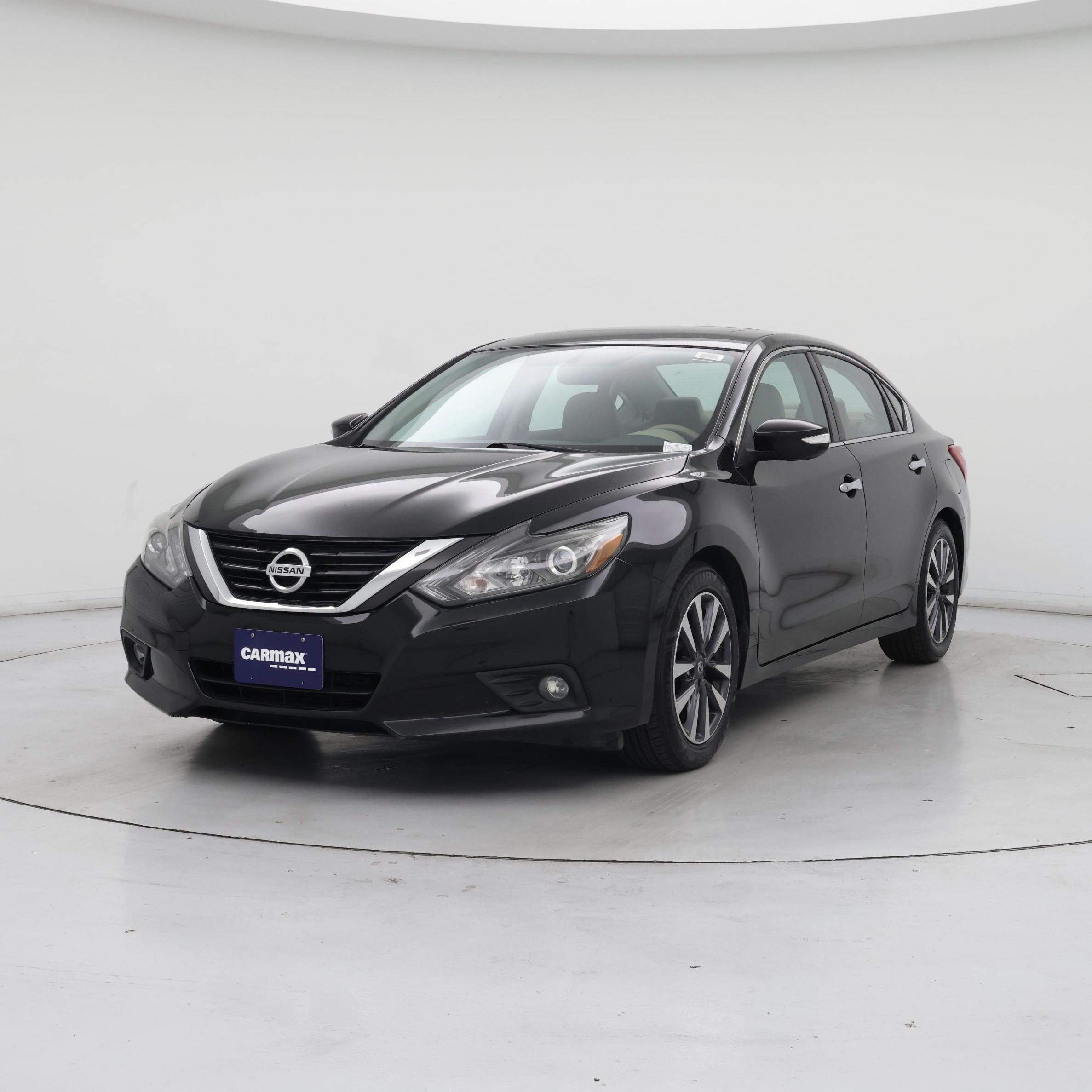 Thumbnail: 2017 Nissan Altima - 4