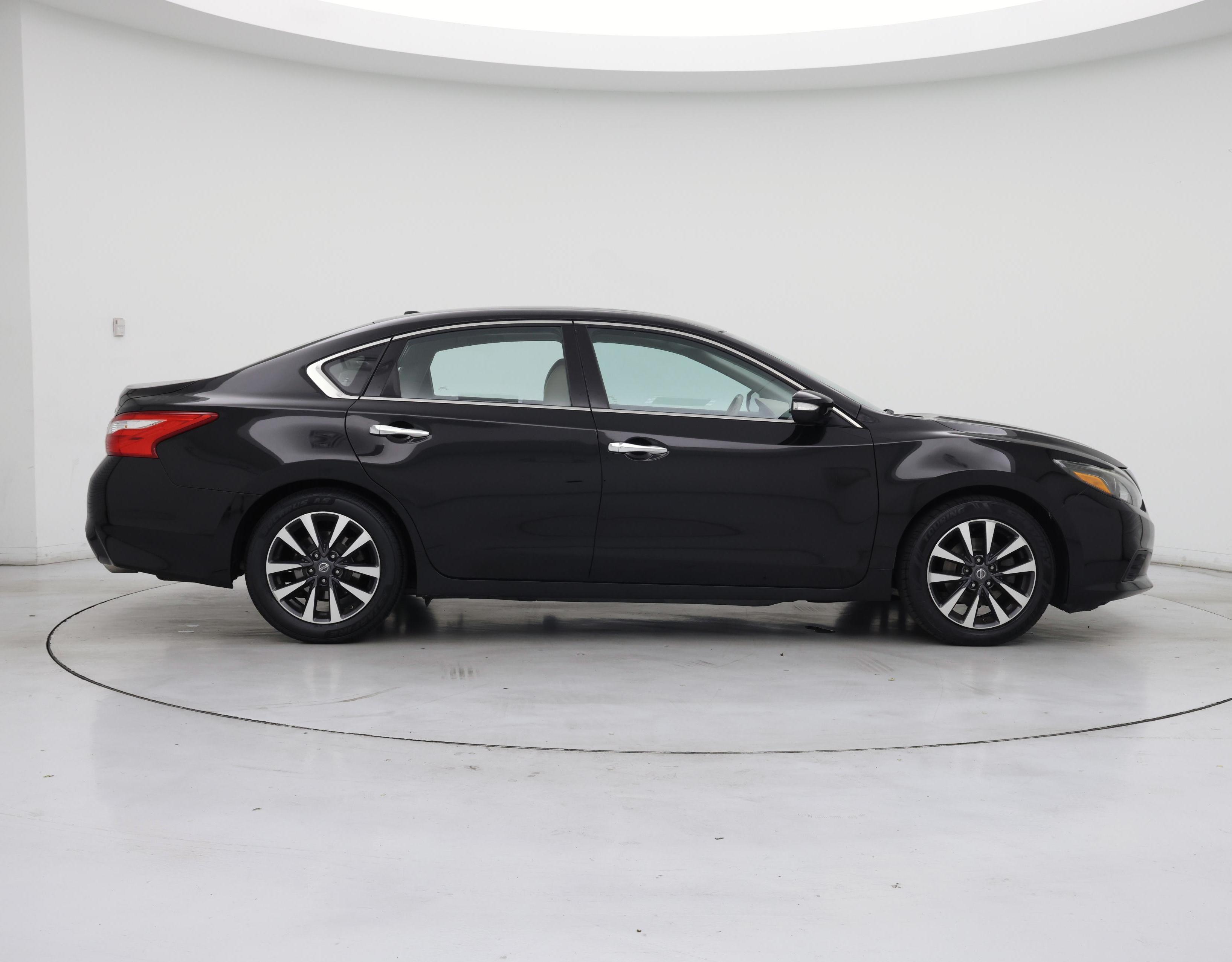 Thumbnail: 2017 Nissan Altima - 7