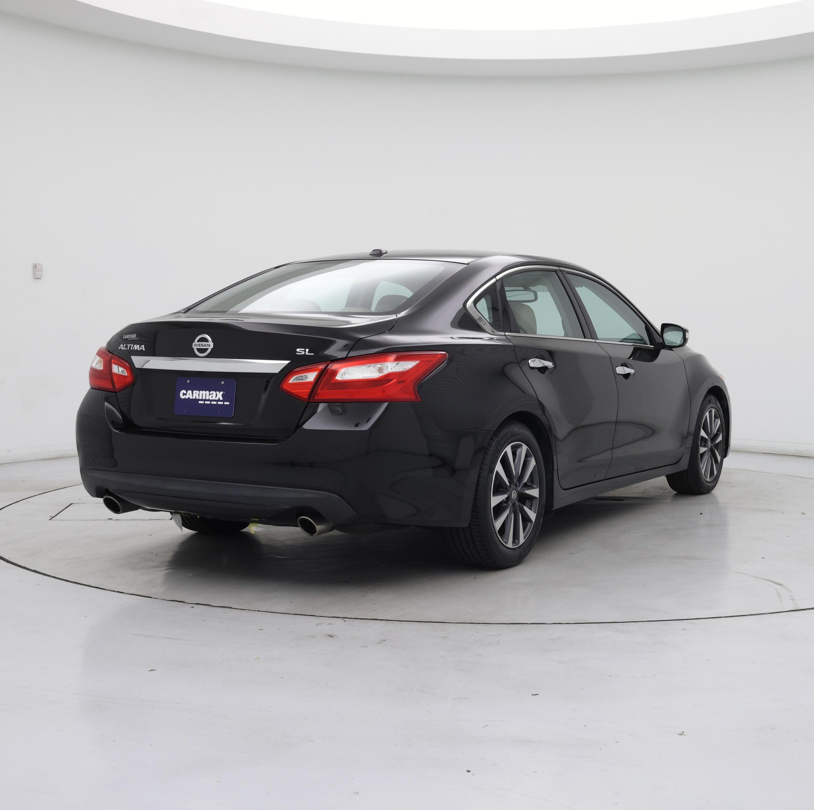Thumbnail: 2017 Nissan Altima - 8