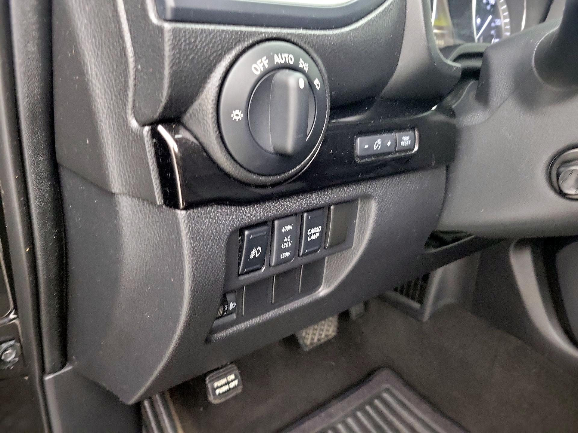 Thumbnail: 2018 Nissan Titan - 13