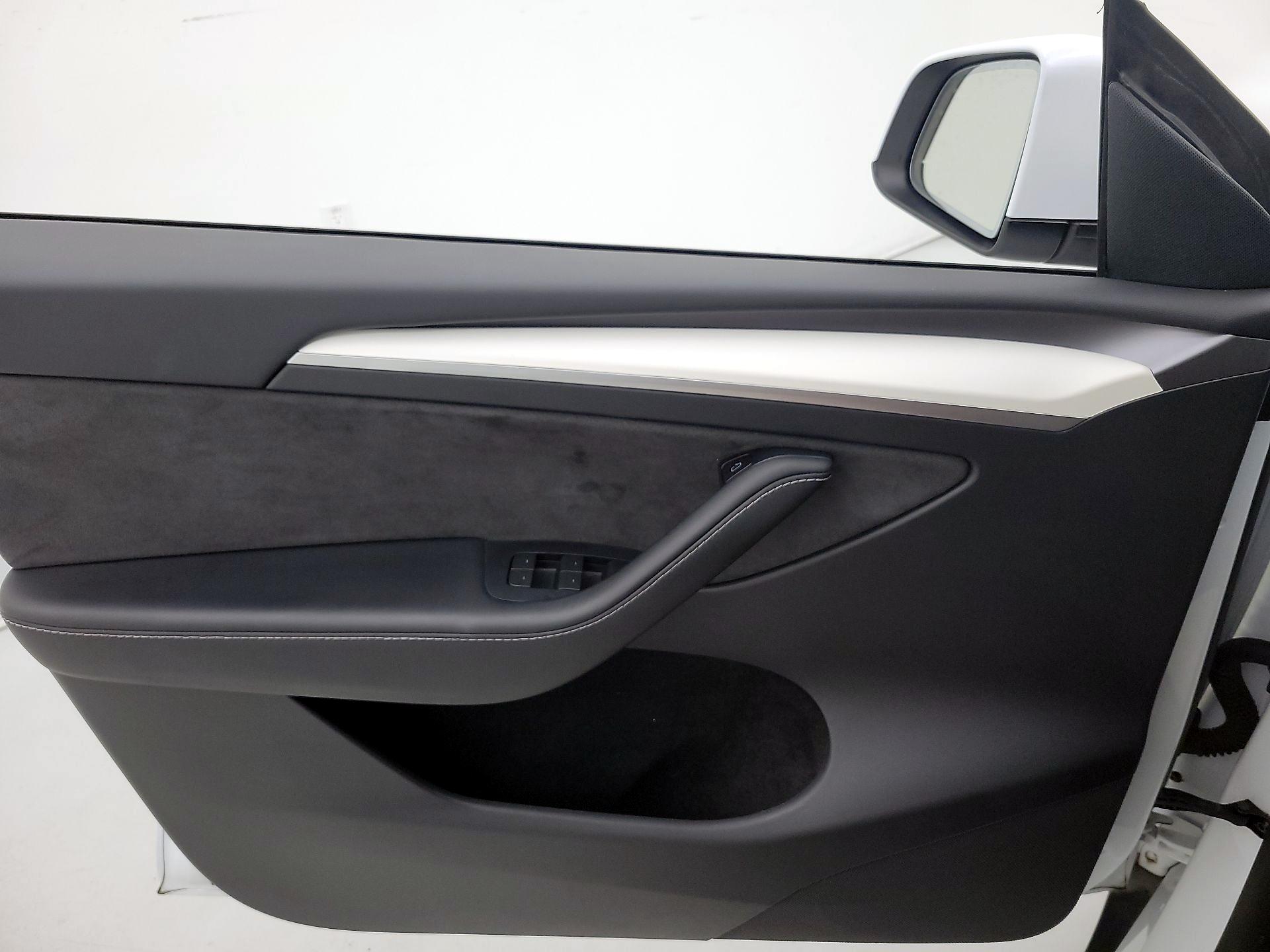 Thumbnail: 2023 Tesla Model Y - 12