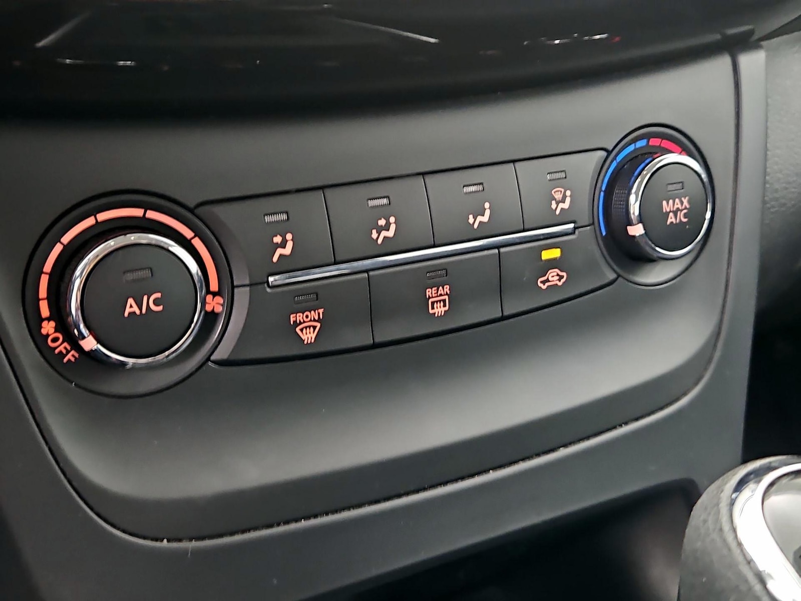 2016 Nissan Sentra SV - Photo 17