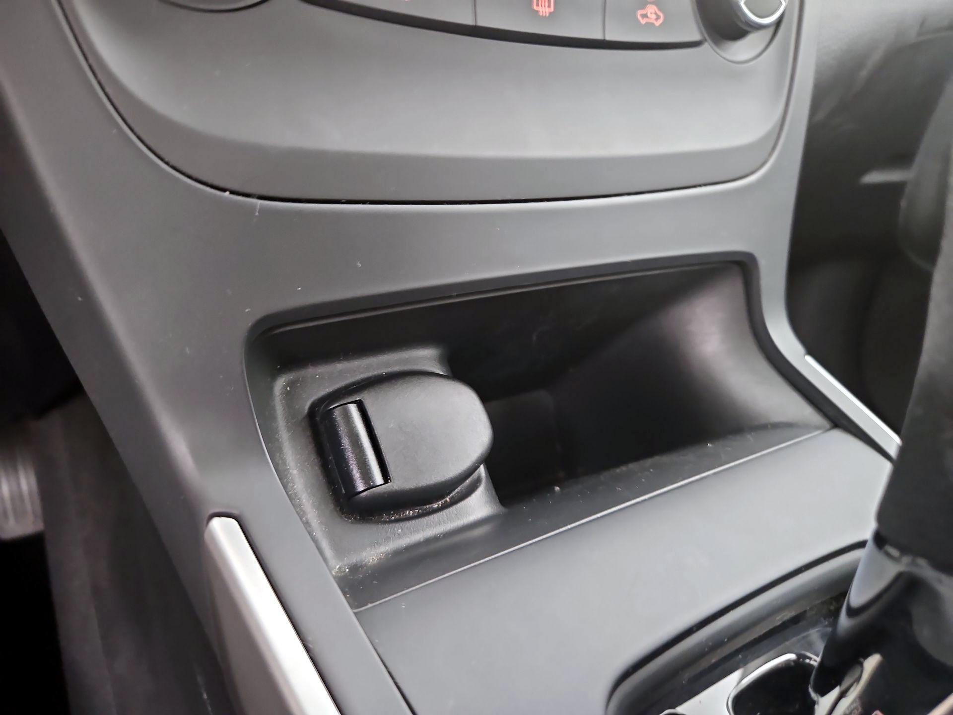 Thumbnail: 2016 Nissan Sentra - 18