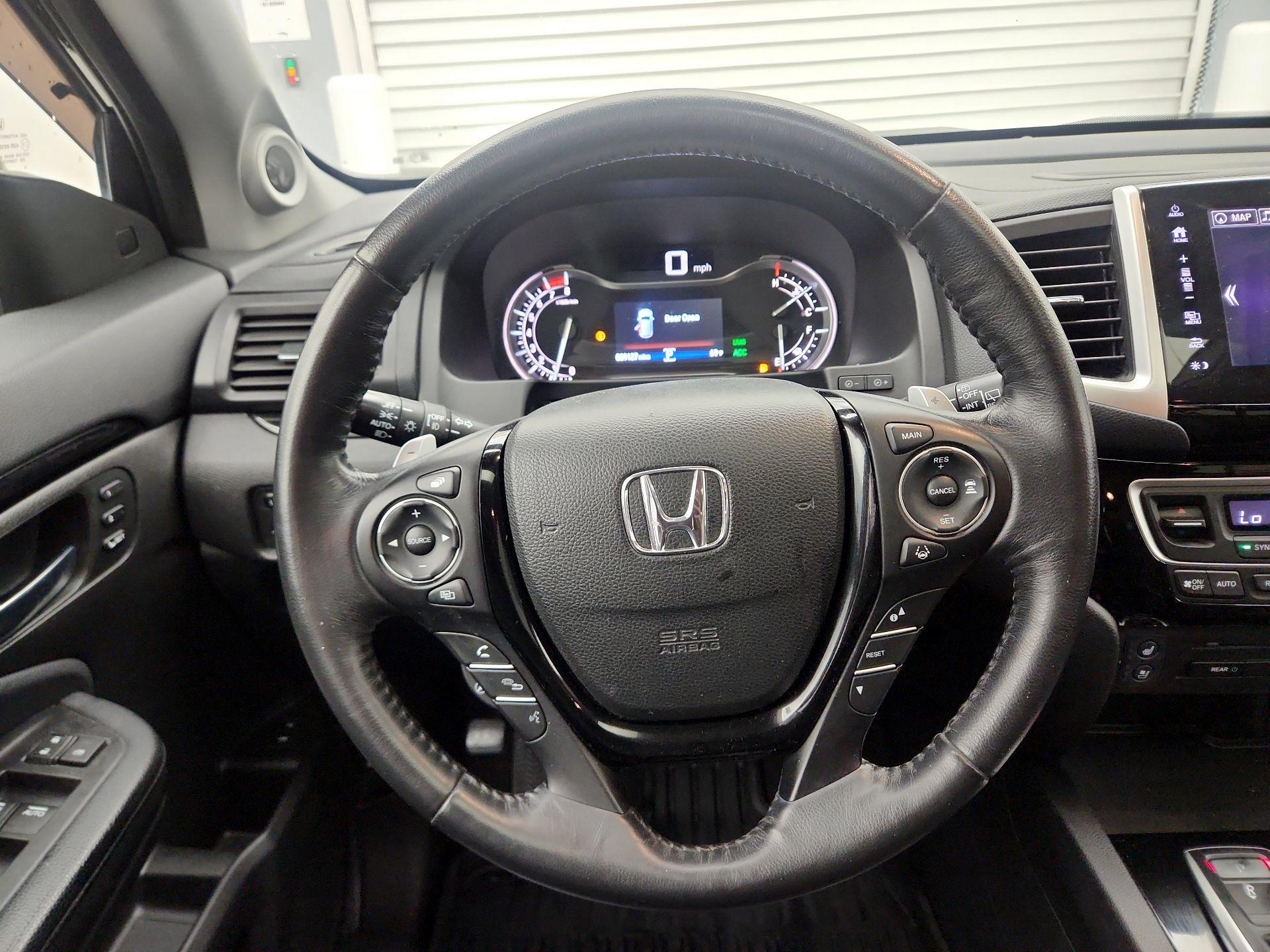 Thumbnail: 2017 Honda Pilot - 10
