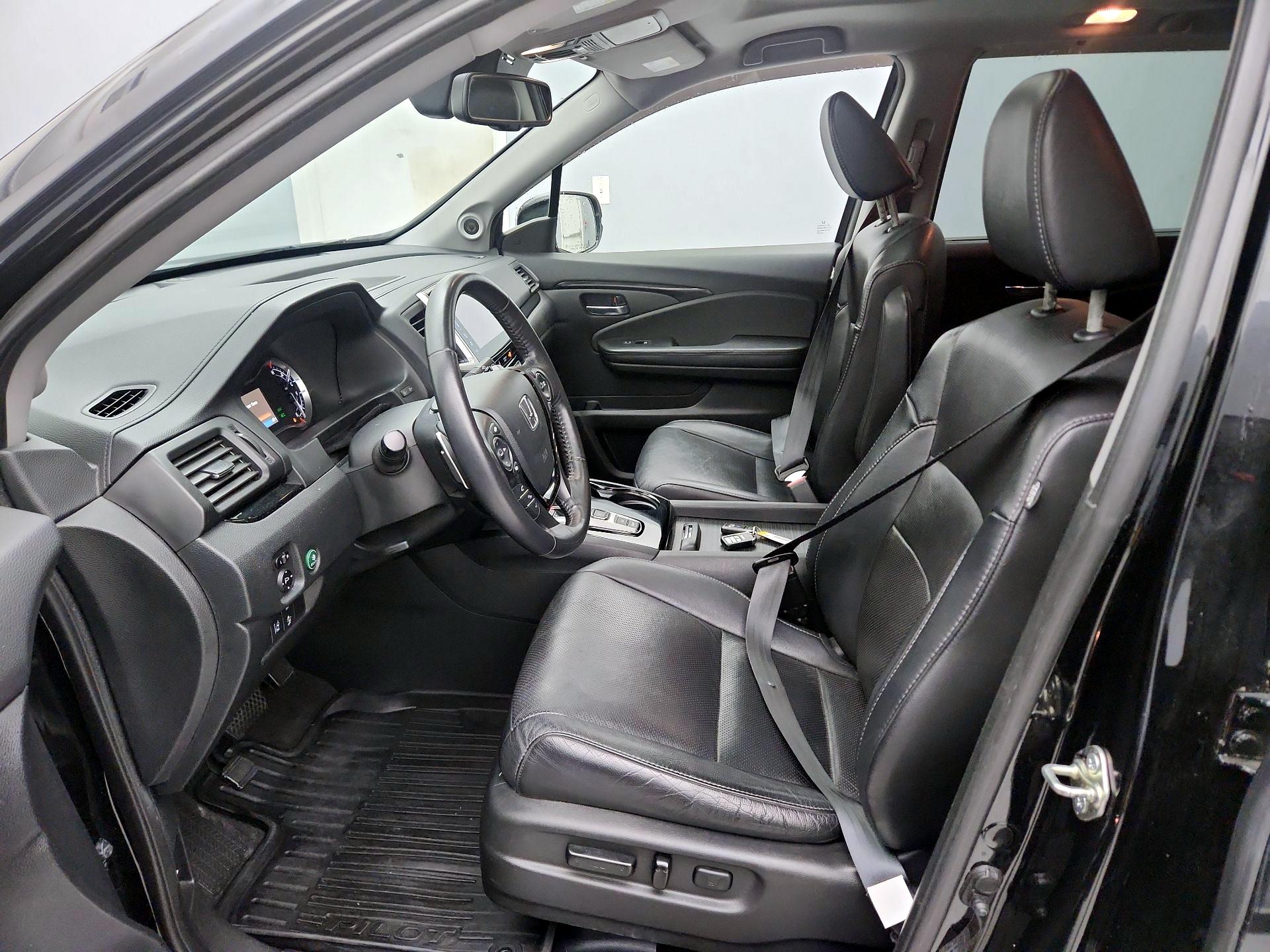 Thumbnail: 2017 Honda Pilot - 11