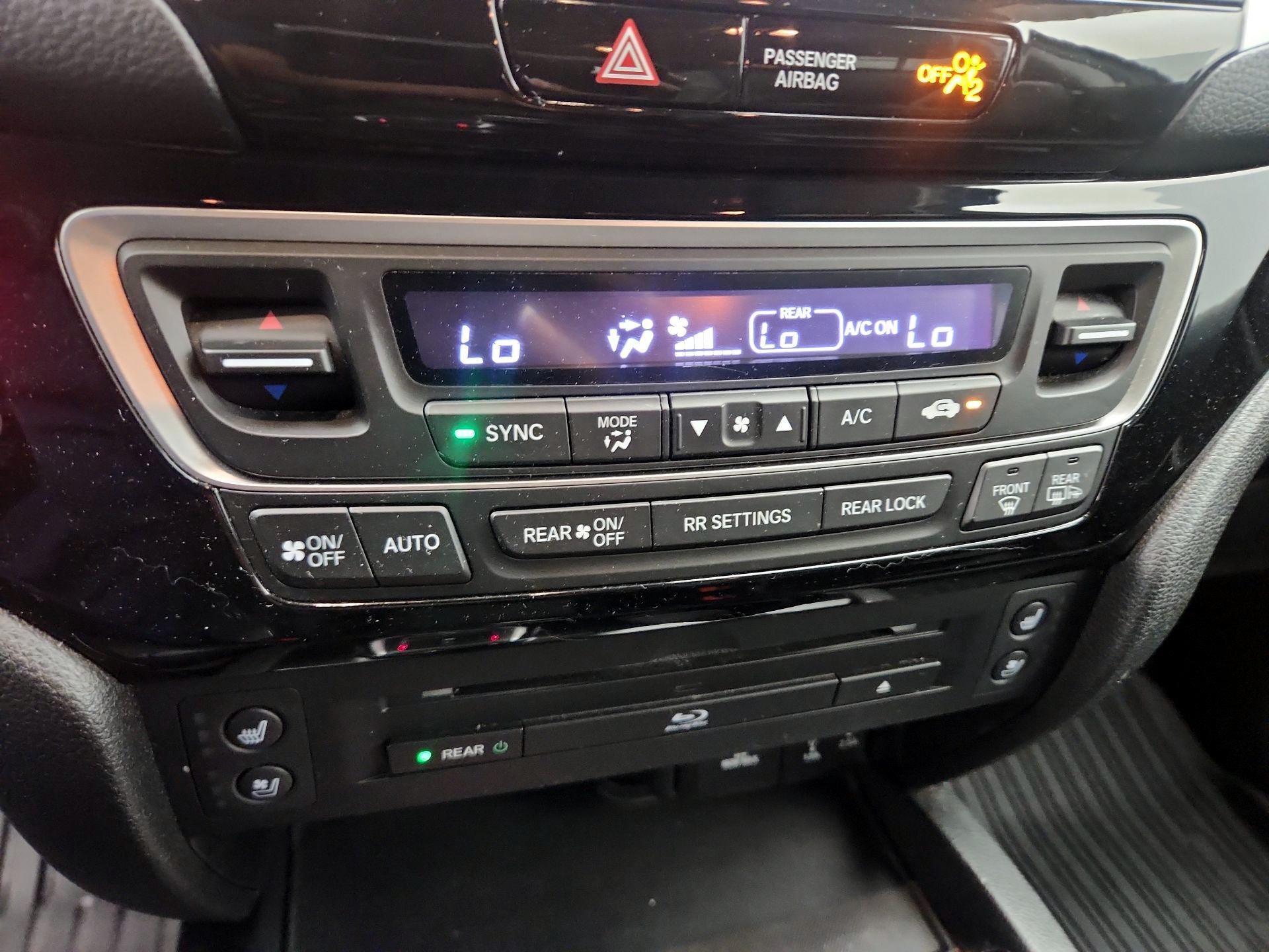 Thumbnail: 2017 Honda Pilot - 17