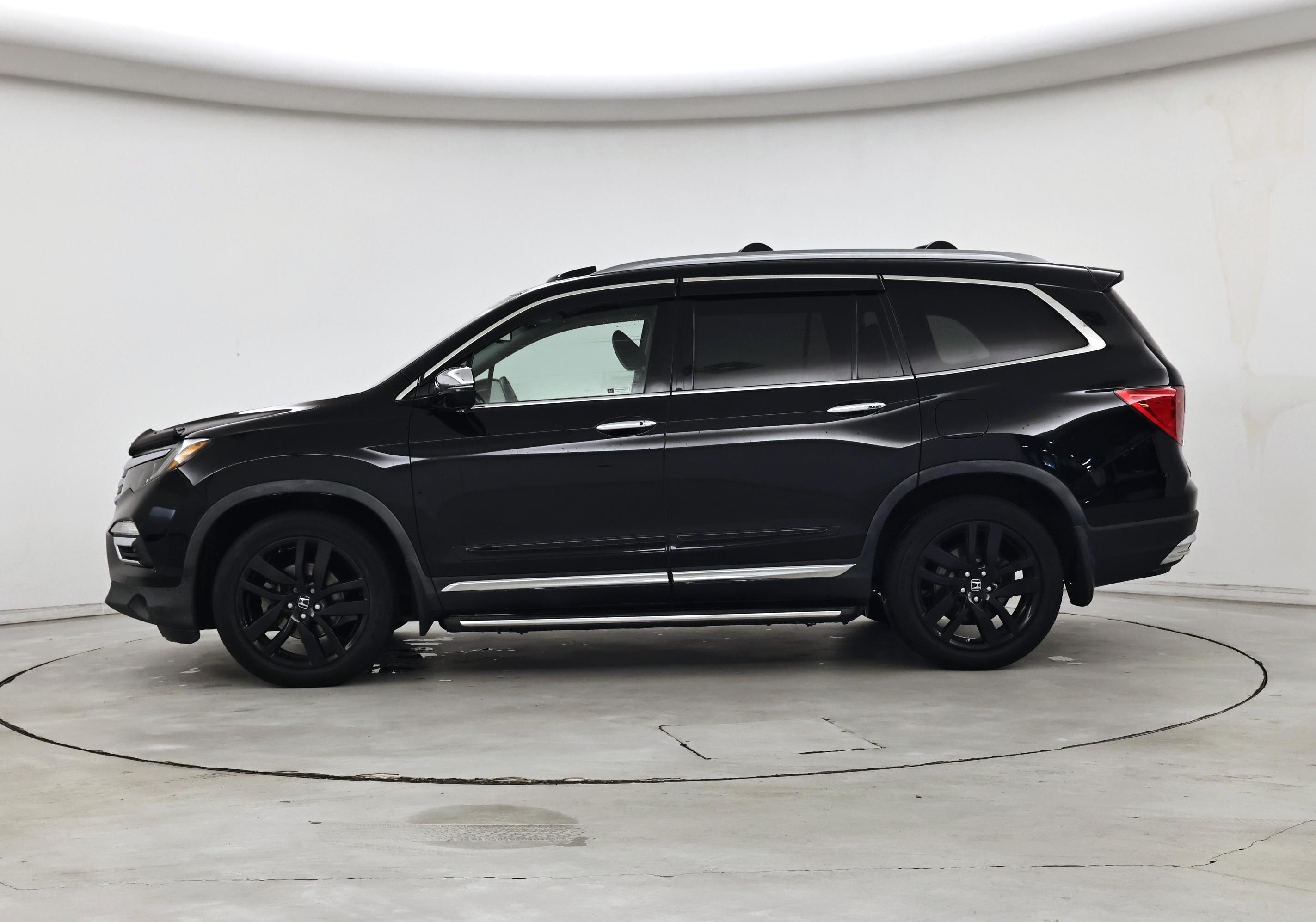 Thumbnail: 2017 Honda Pilot - 3