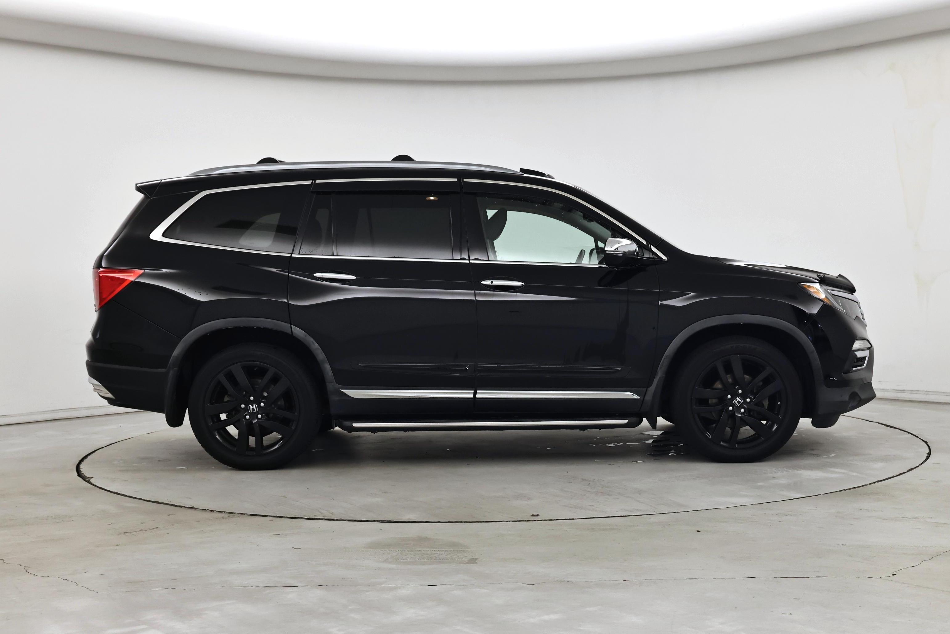 Thumbnail: 2017 Honda Pilot - 7