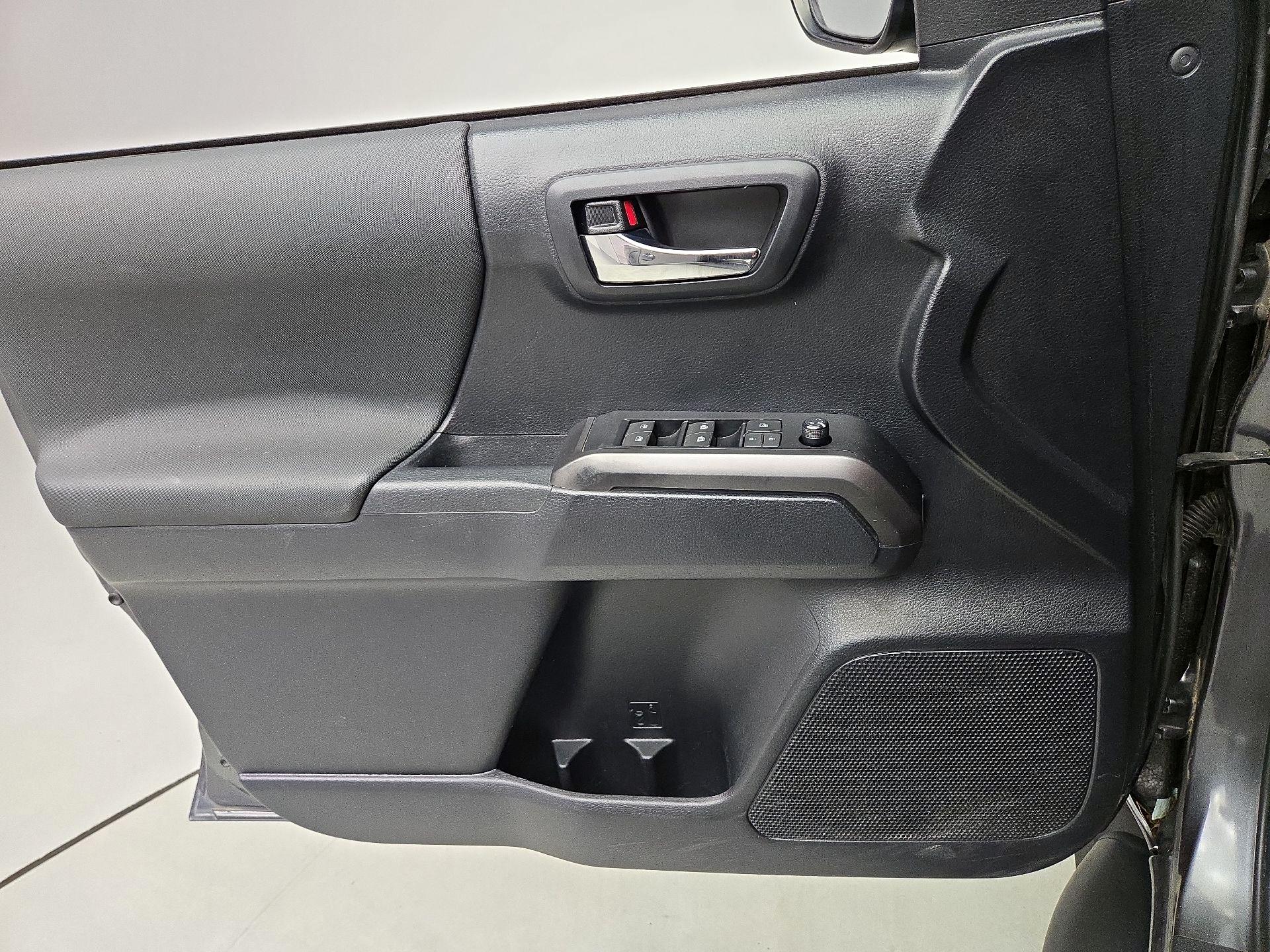 Thumbnail: 2019 Toyota Tacoma - 12