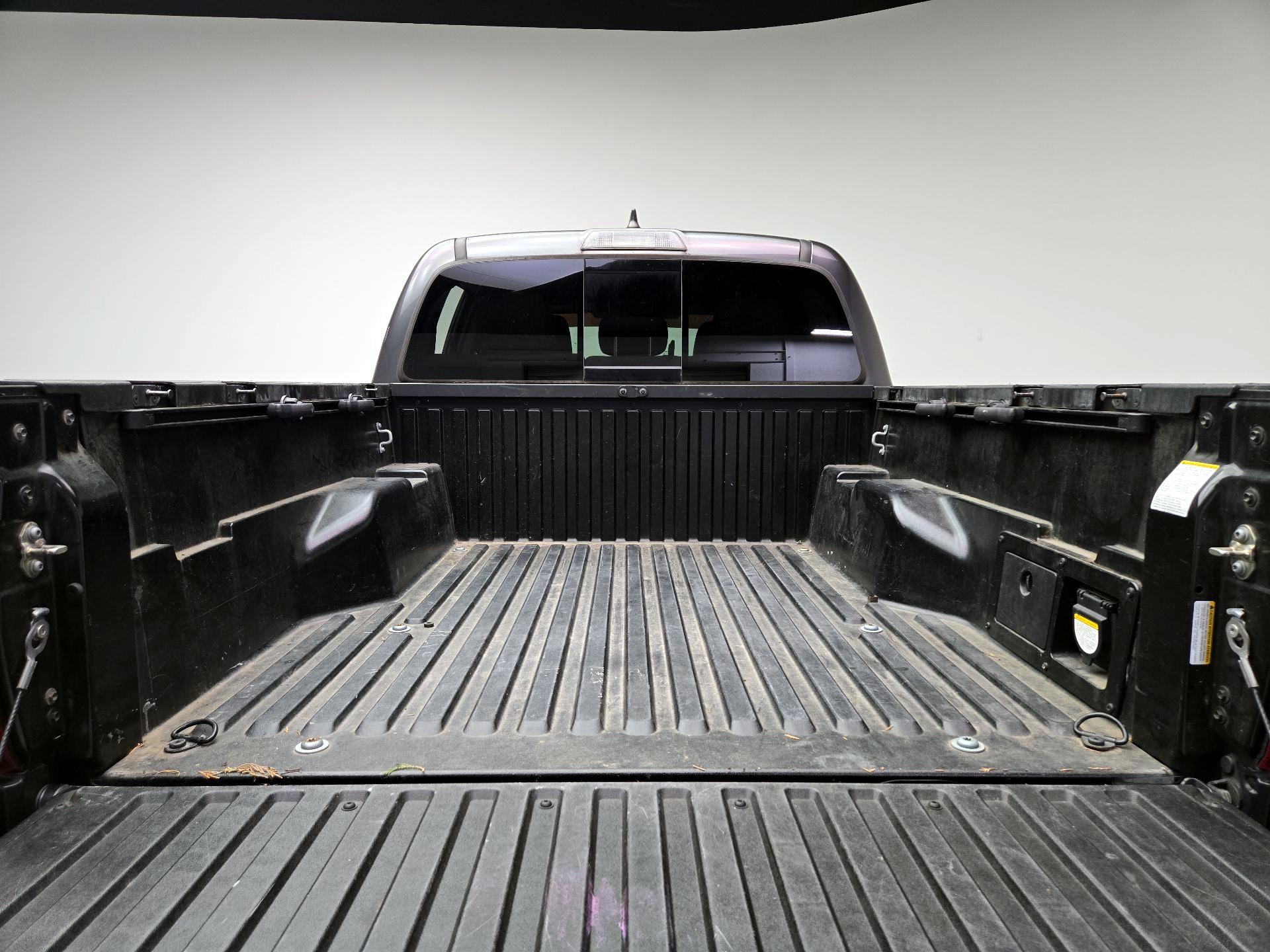Thumbnail: 2019 Toyota Tacoma - 20