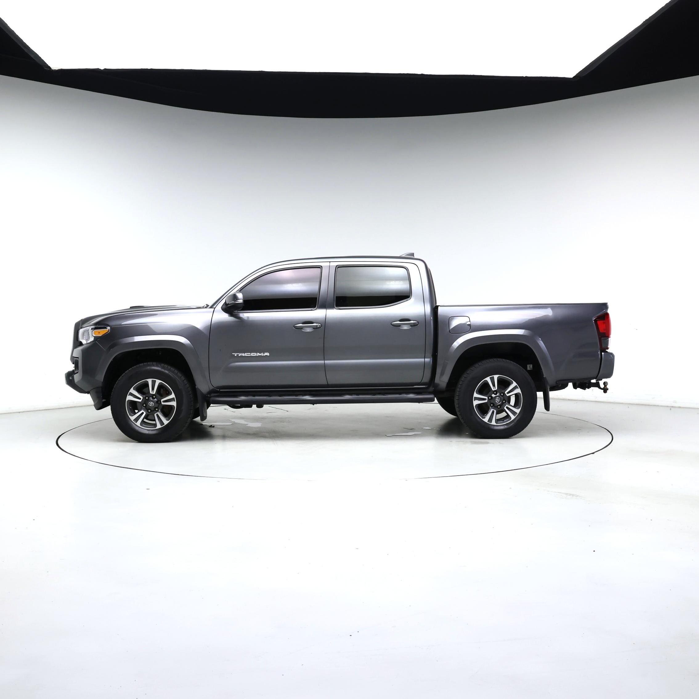 Thumbnail: 2019 Toyota Tacoma - 3