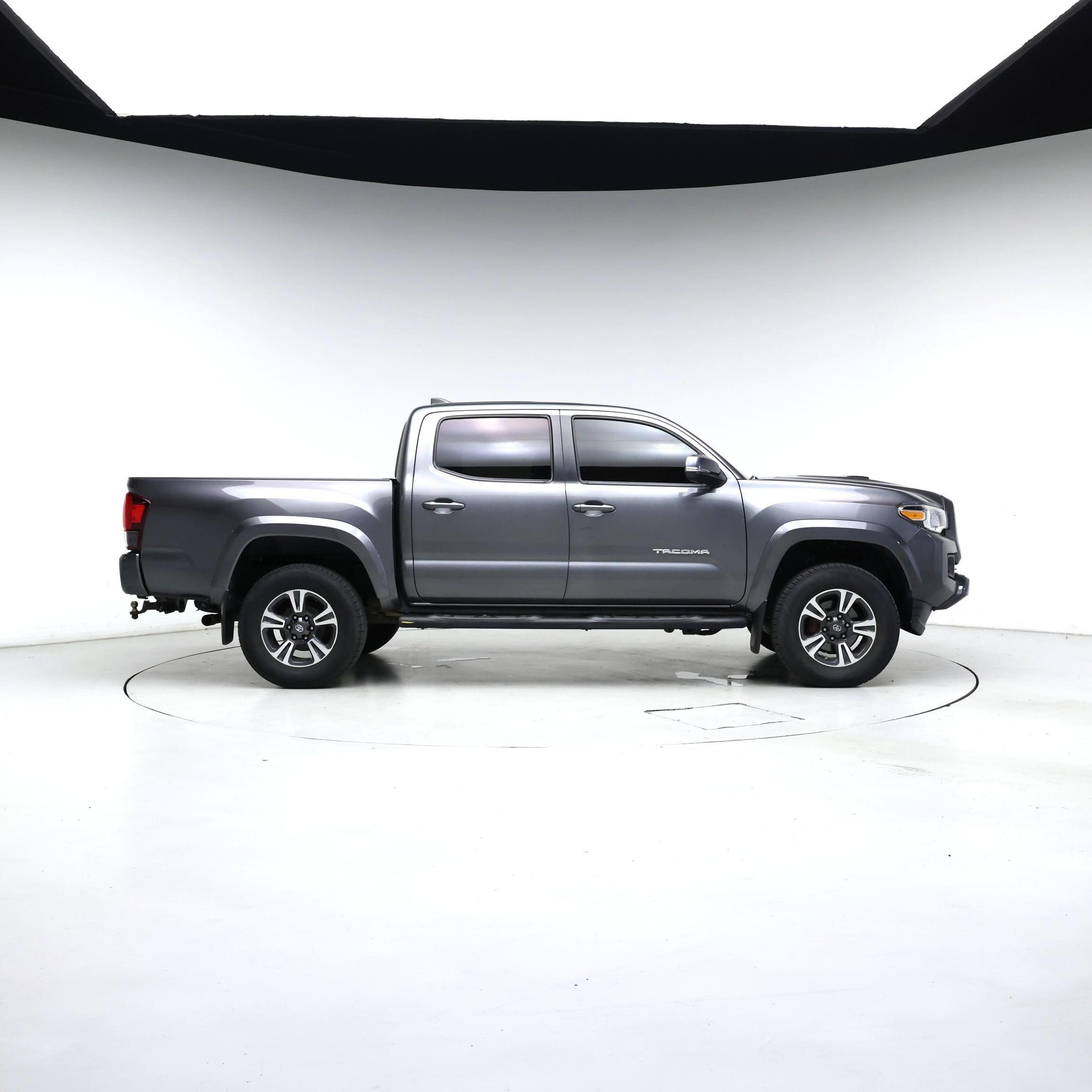 Thumbnail: 2019 Toyota Tacoma - 7