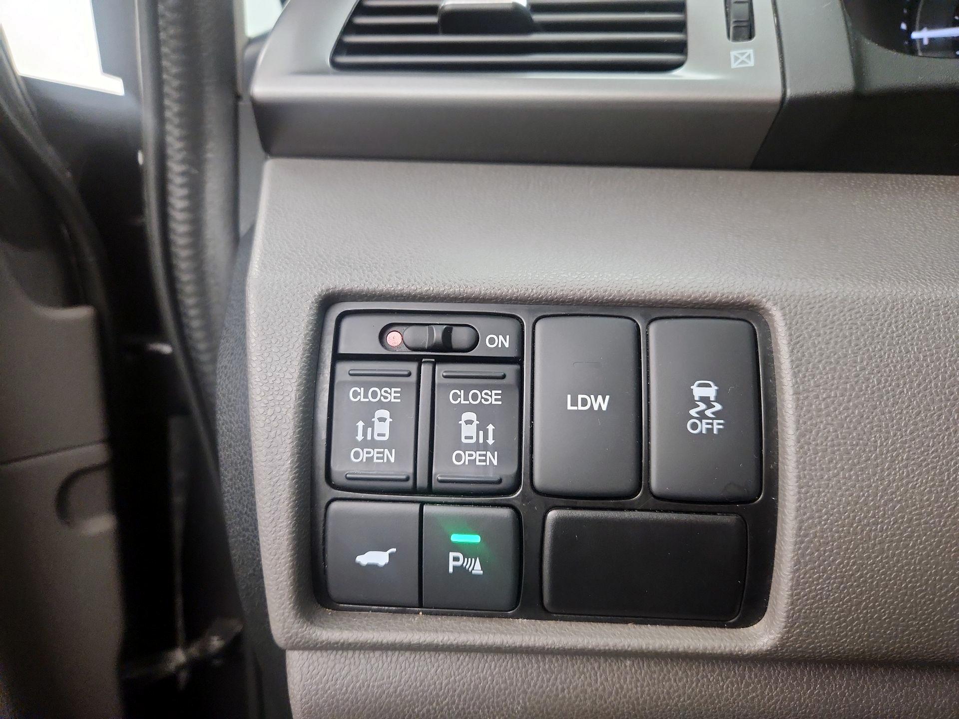 Thumbnail: 2015 Honda Odyssey - 13
