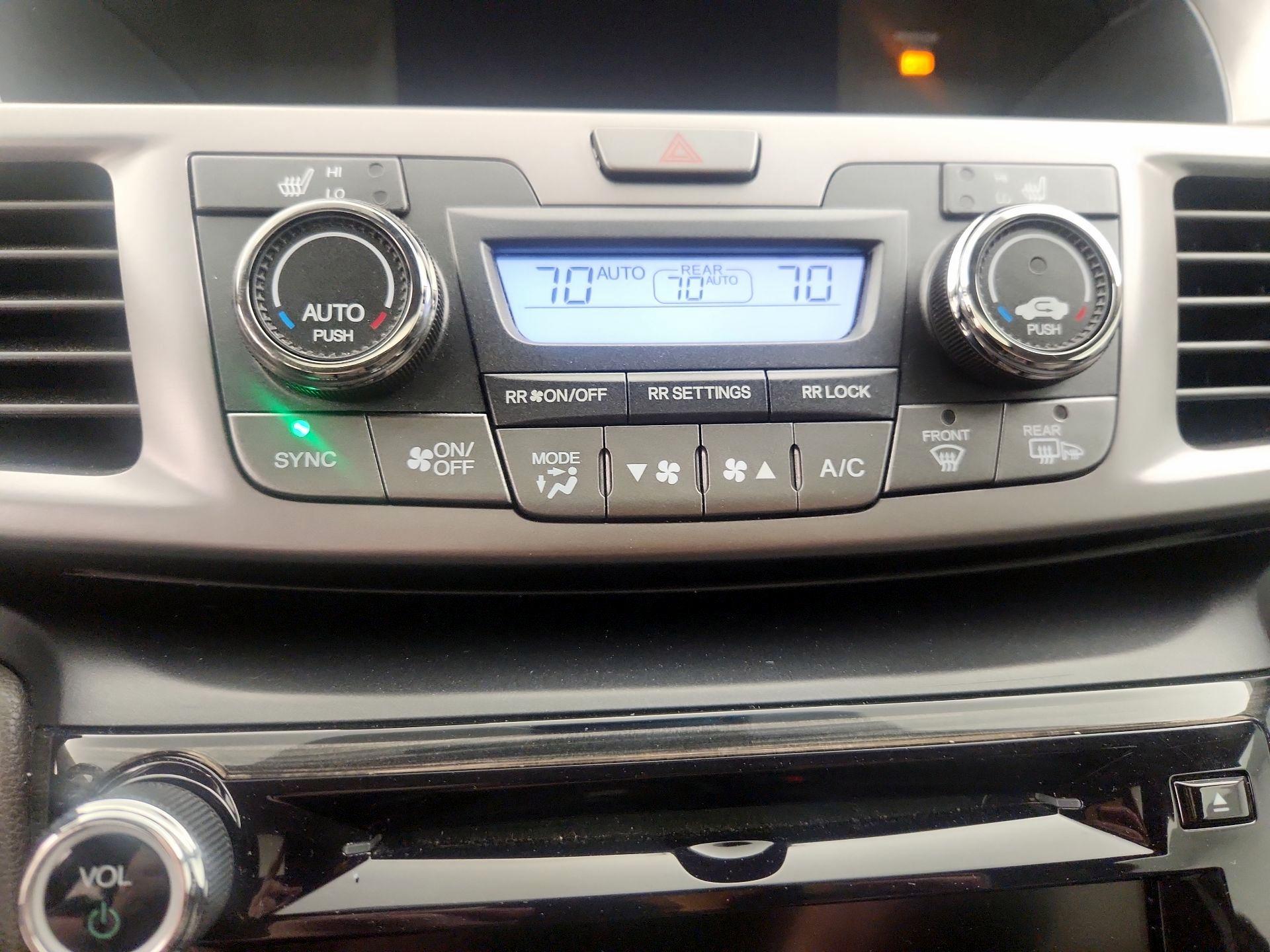 Thumbnail: 2015 Honda Odyssey - 16