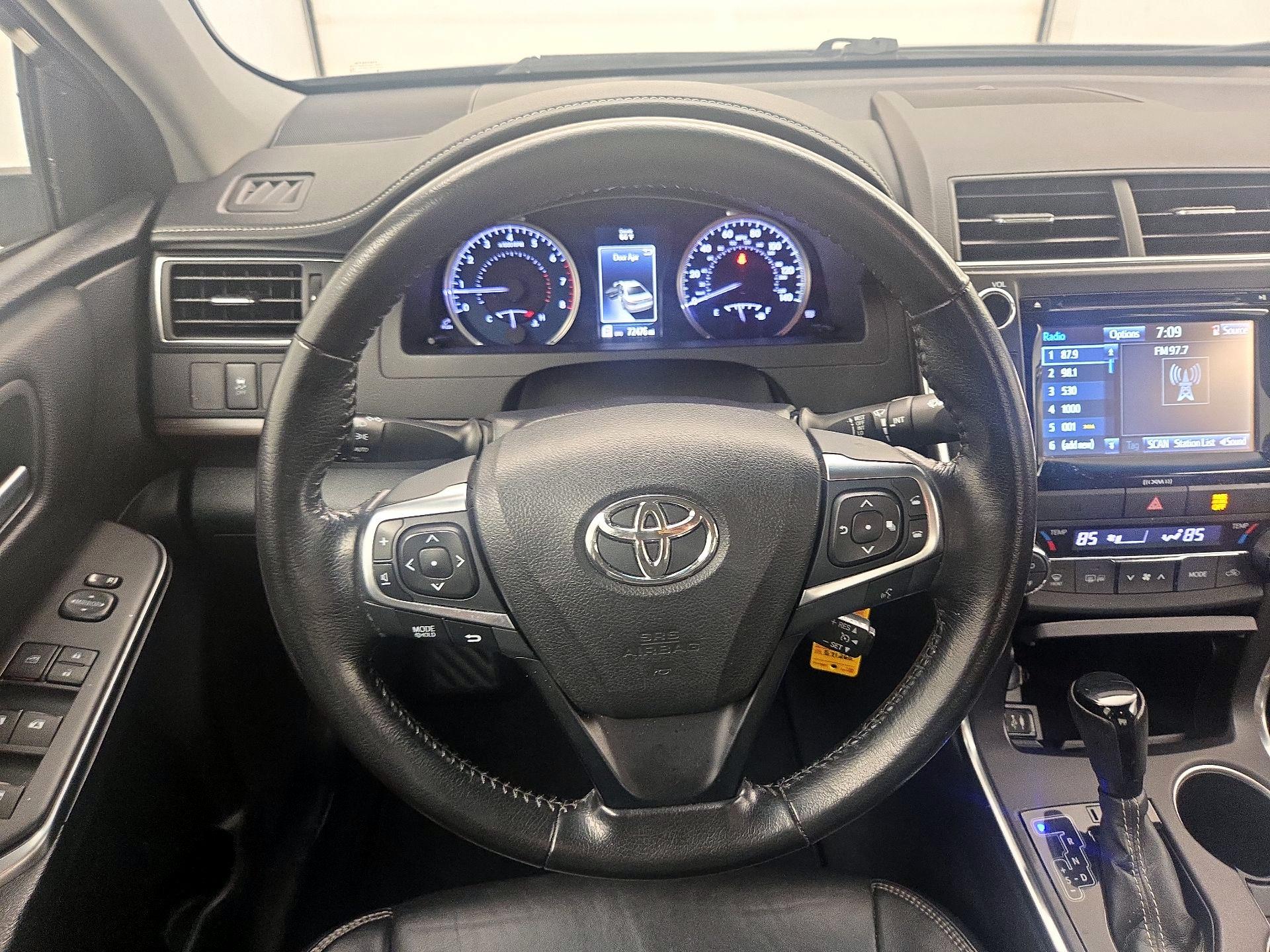 Thumbnail: 2016 Toyota Camry - 10