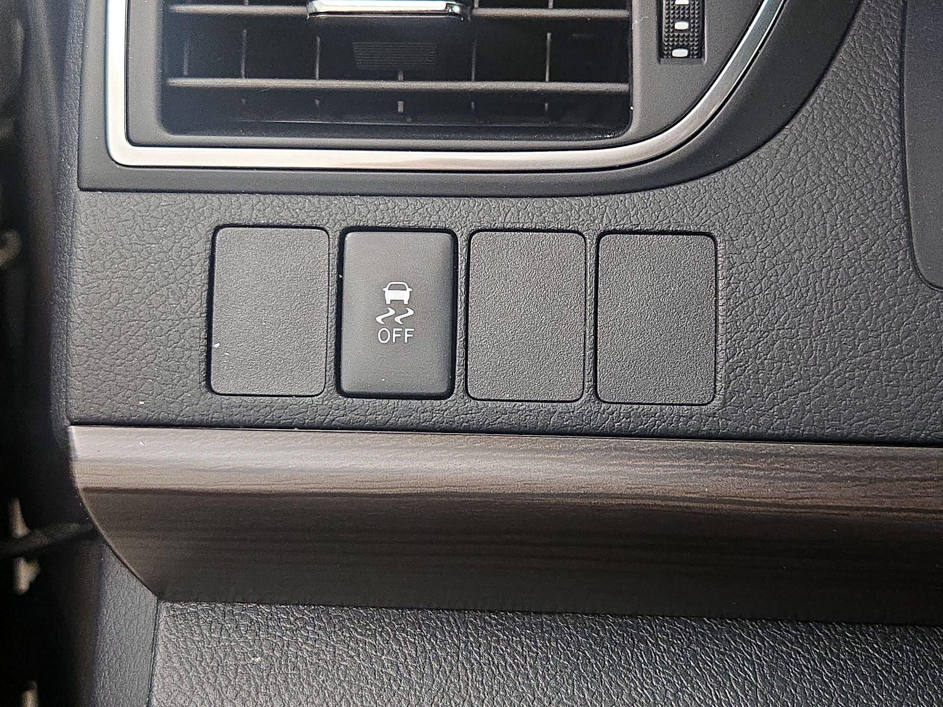 Thumbnail: 2016 Toyota Camry - 14