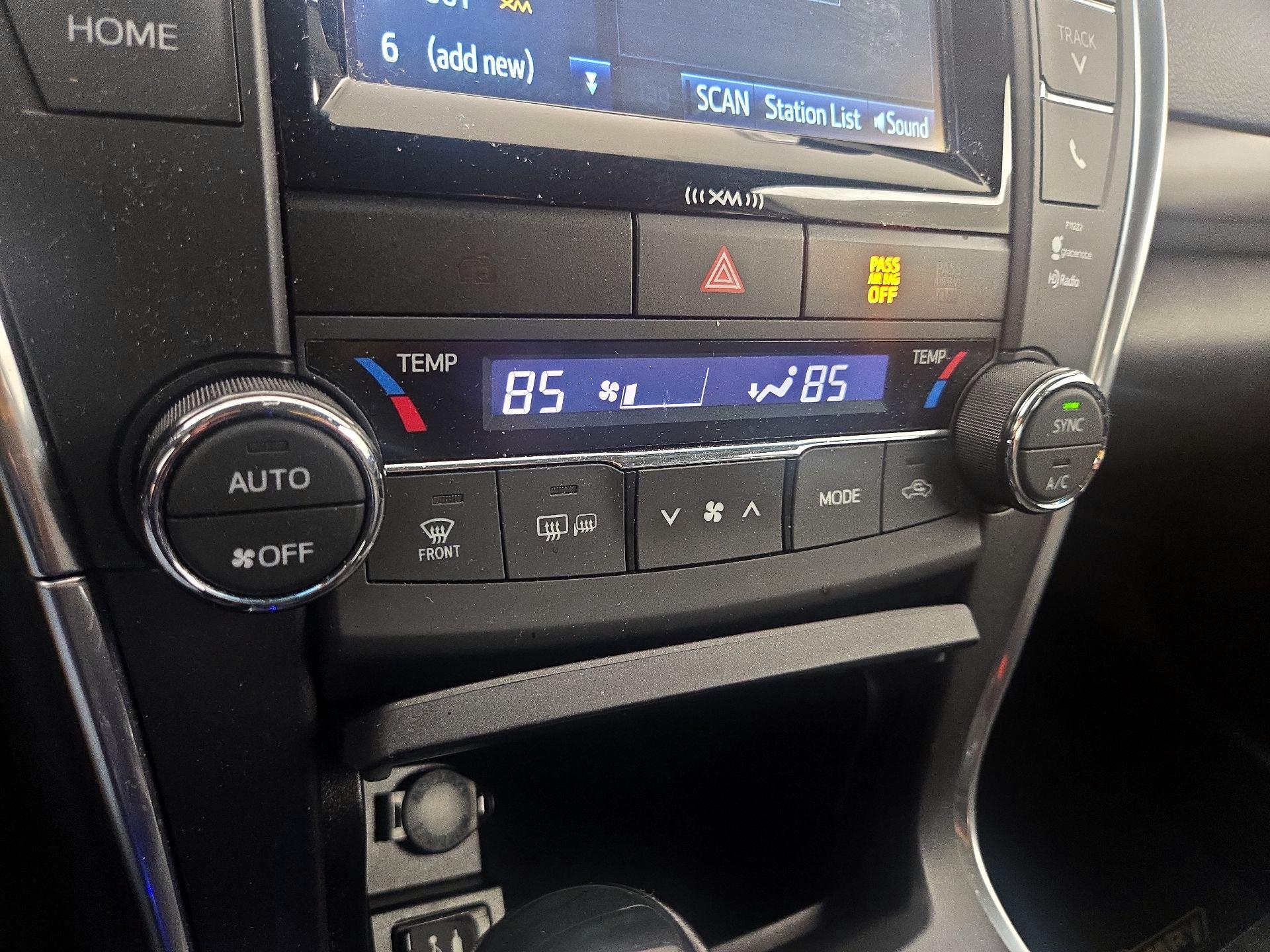 Thumbnail: 2016 Toyota Camry - 17