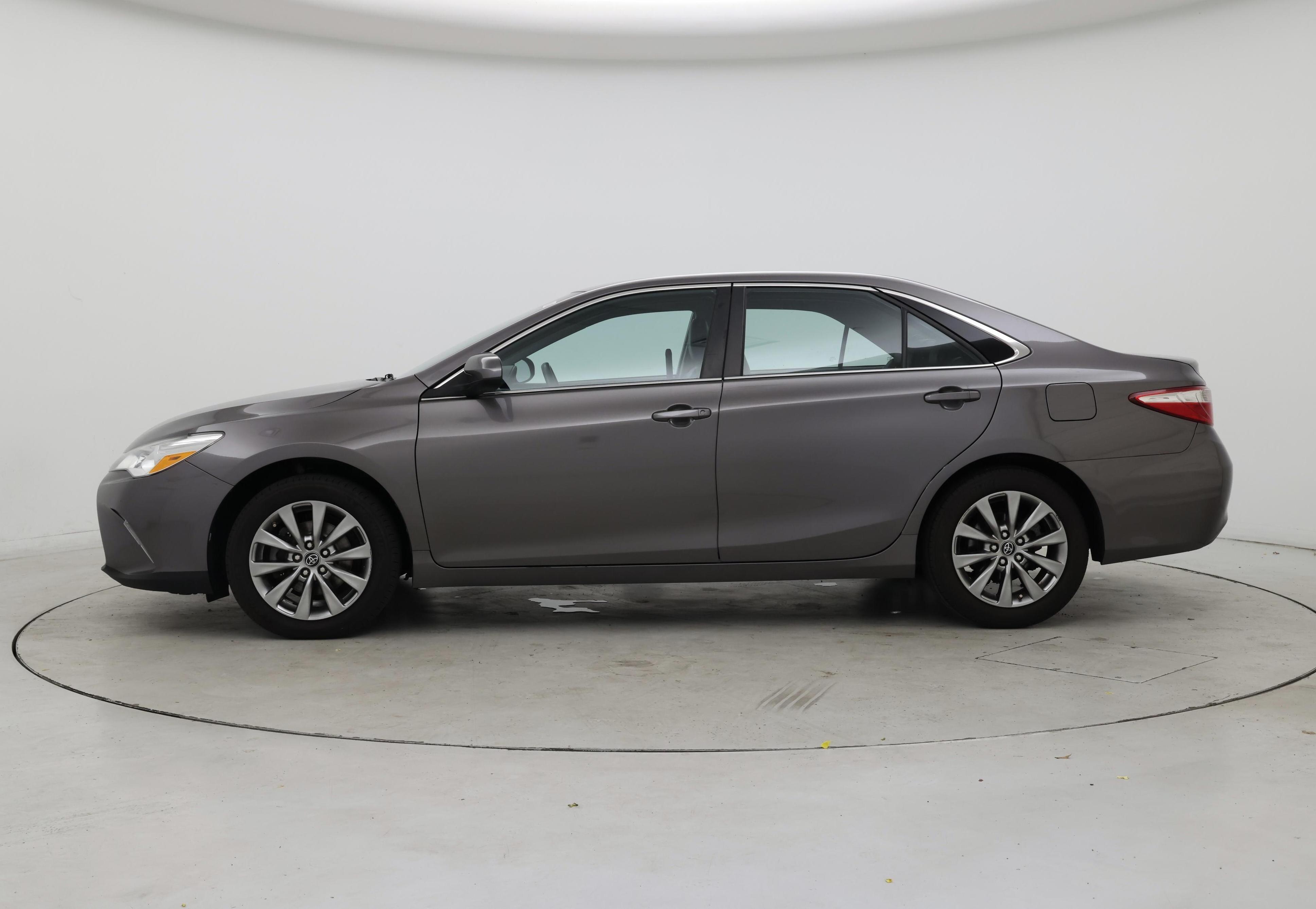 Thumbnail: 2016 Toyota Camry - 3