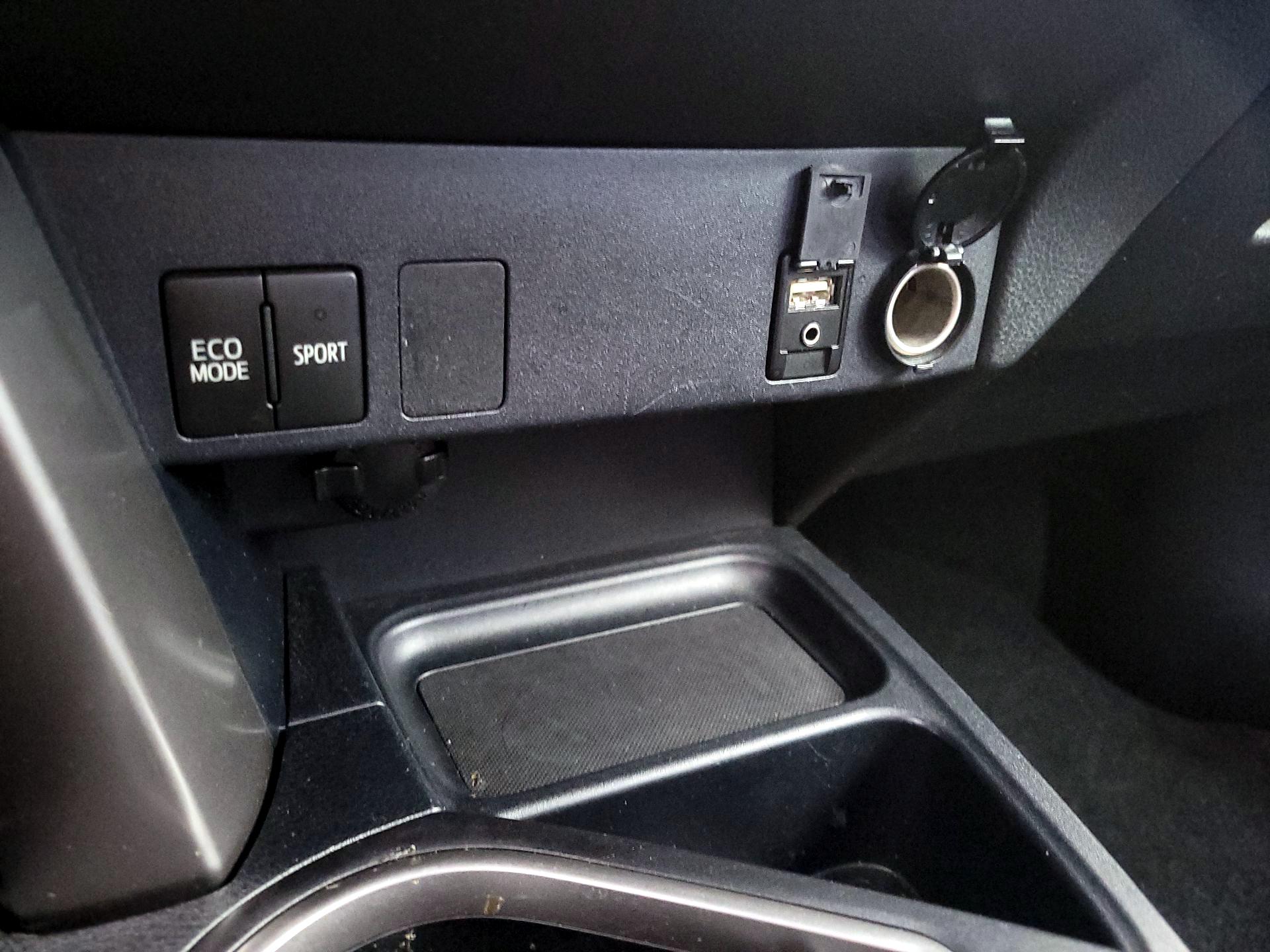 Thumbnail: 2017 Toyota RAV4 - 18