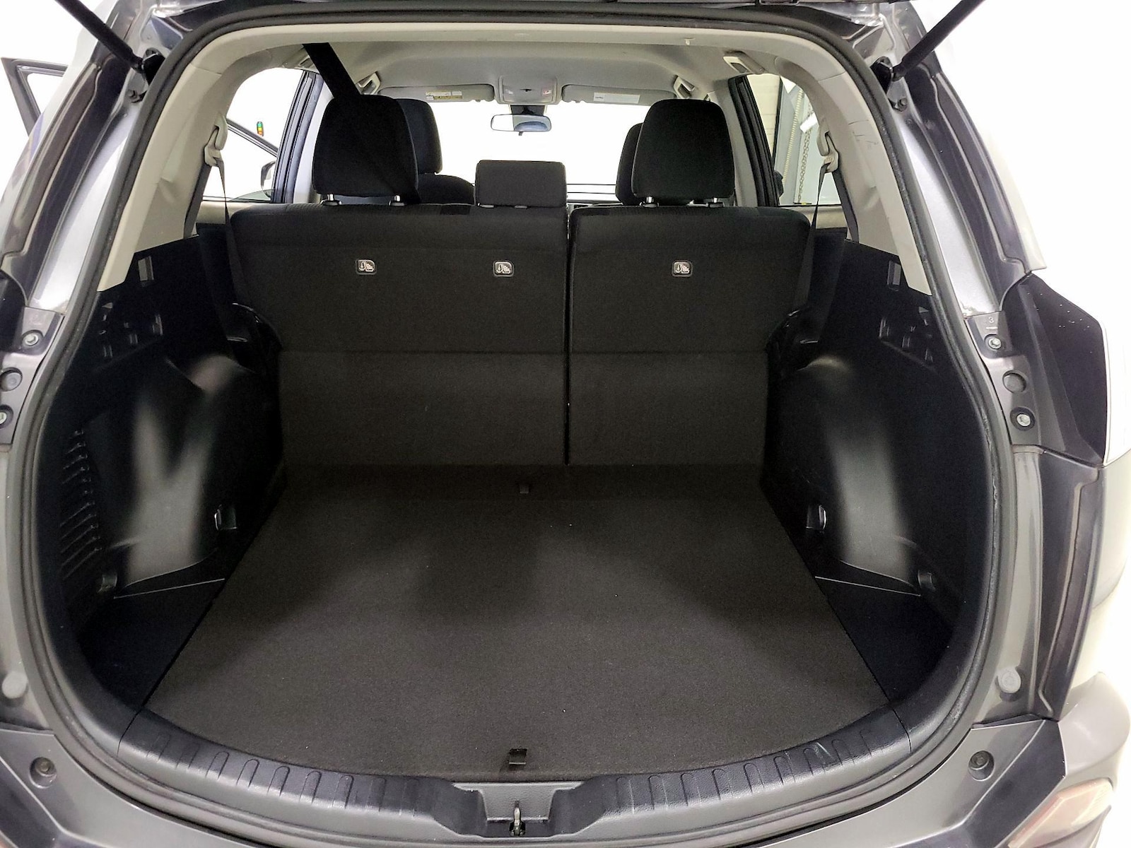 2017 Toyota RAV4 LE - Photo 21