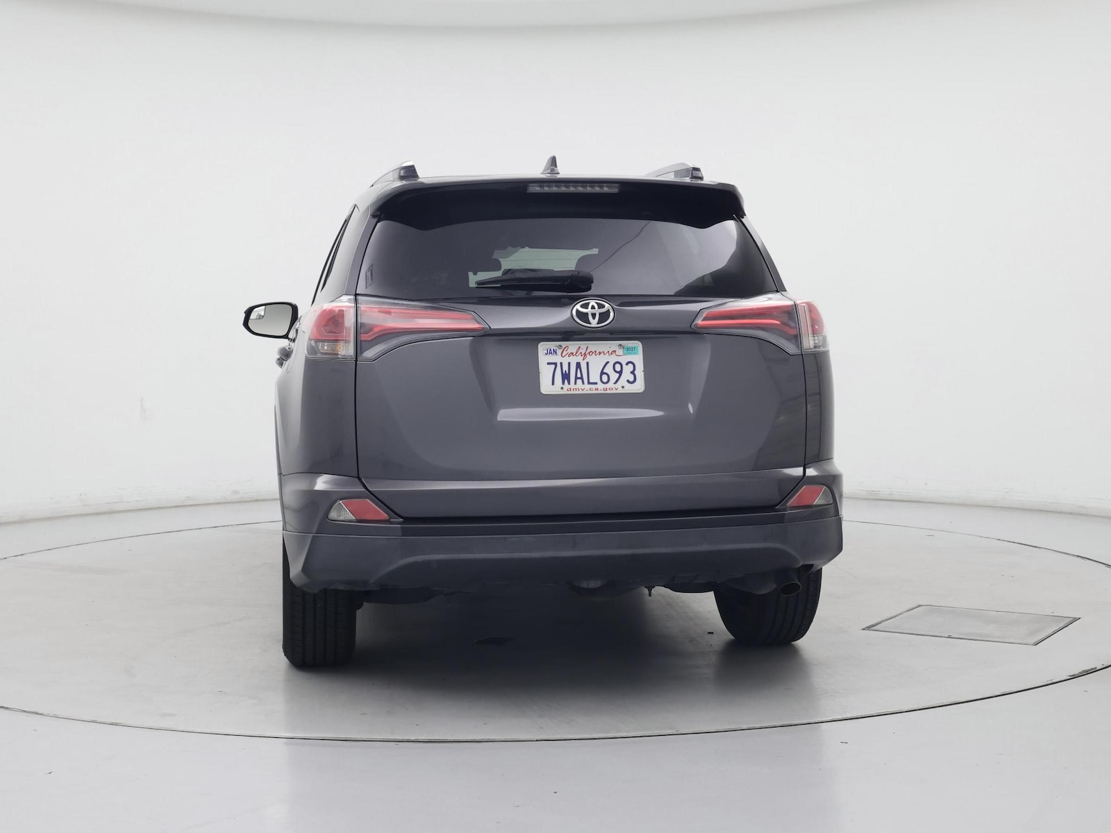 2017 Toyota RAV4 LE - Photo 7