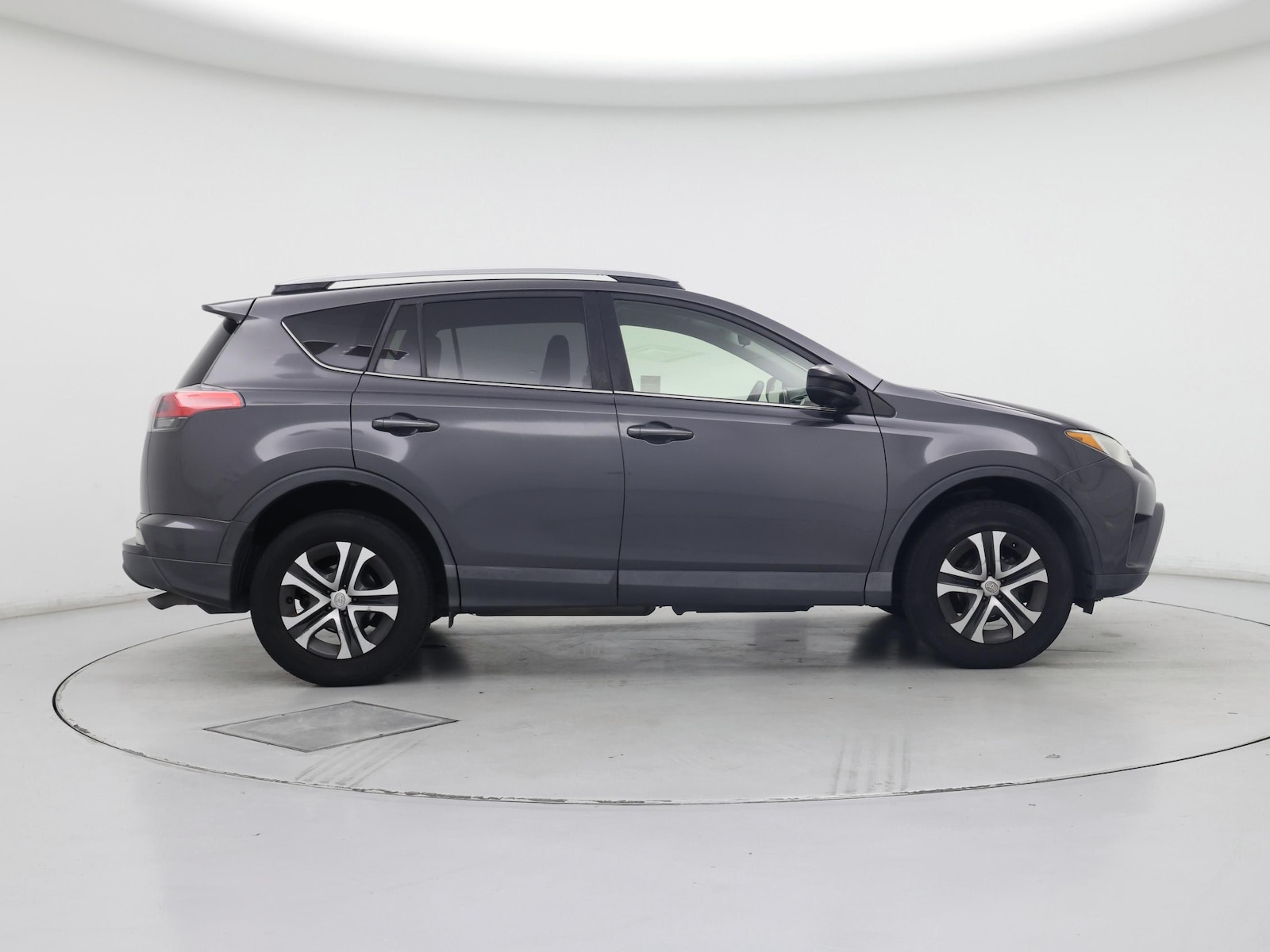 2017 Toyota RAV4 LE - Photo 8