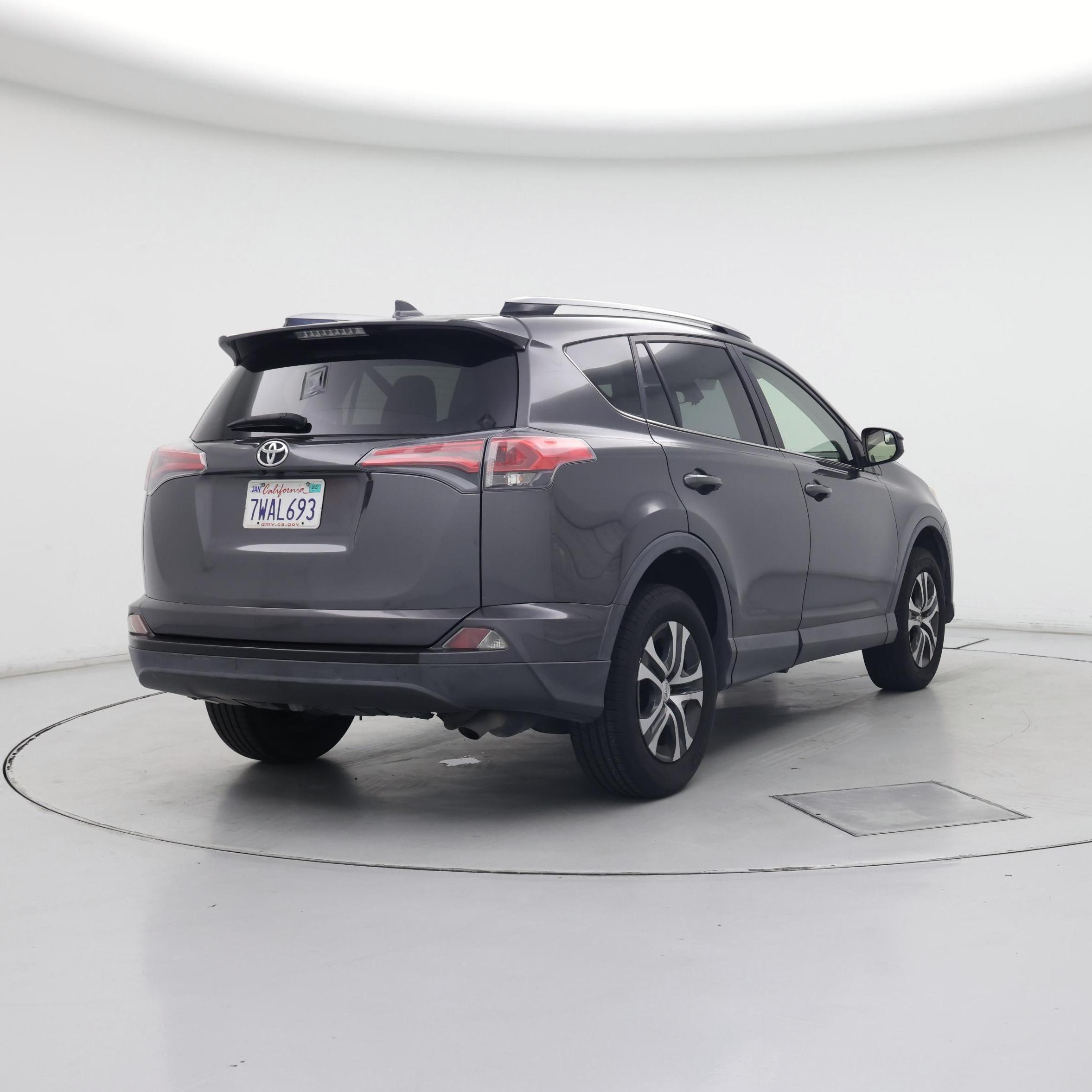Thumbnail: 2017 Toyota RAV4 - 8