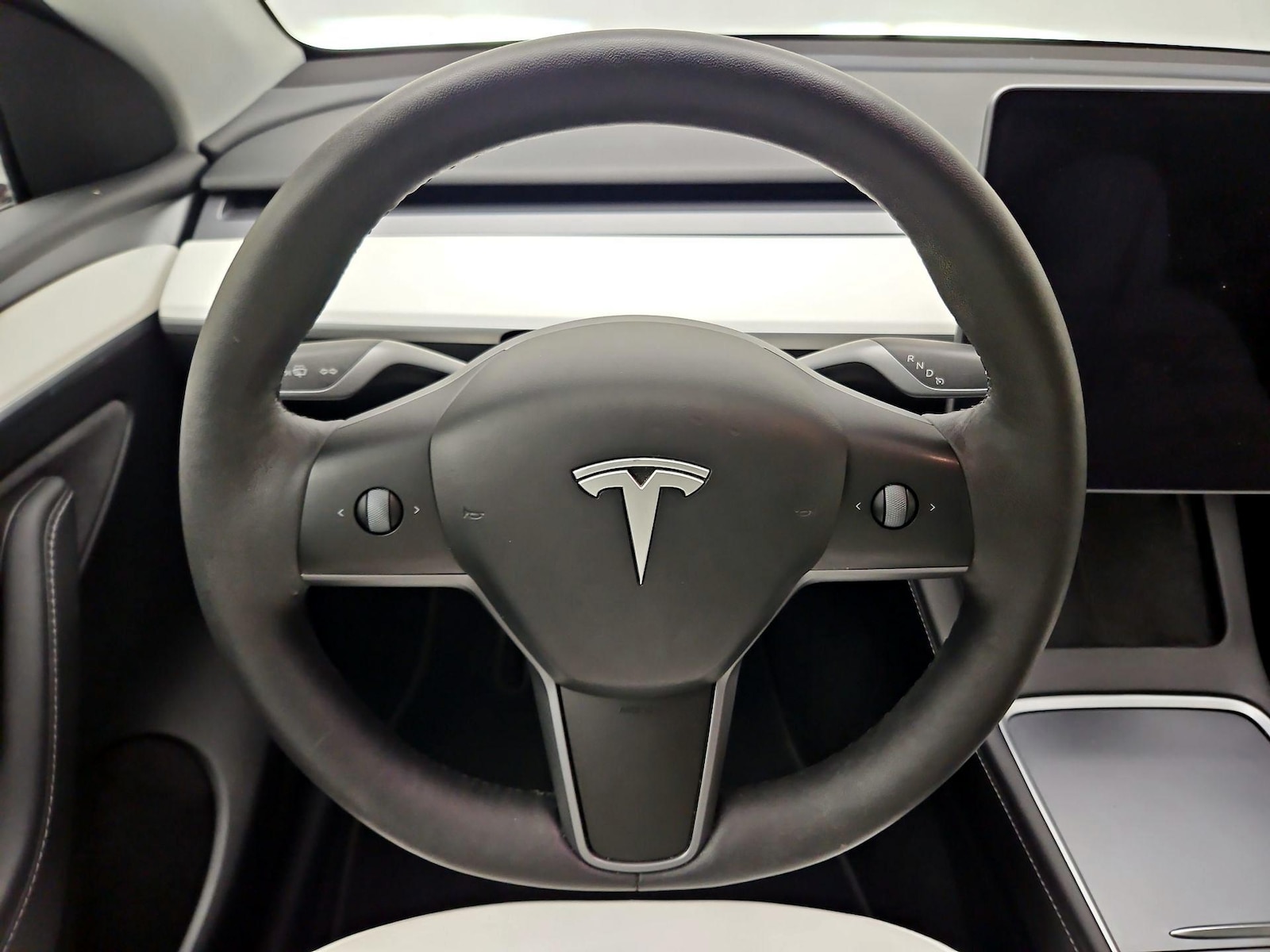 2024 Tesla Model Y Long Range - Photo 11