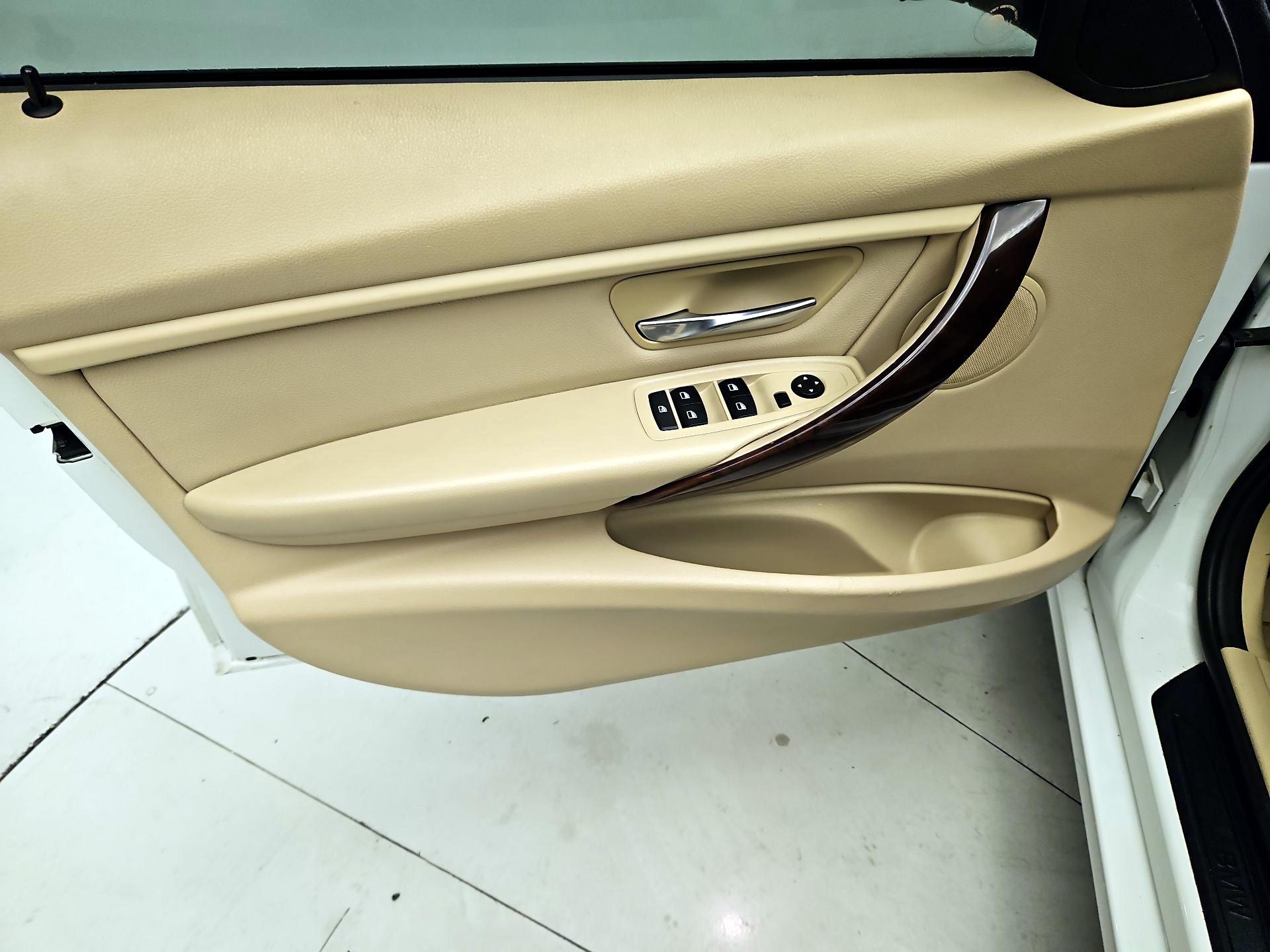 Thumbnail: 2015 BMW 3 Series - 12