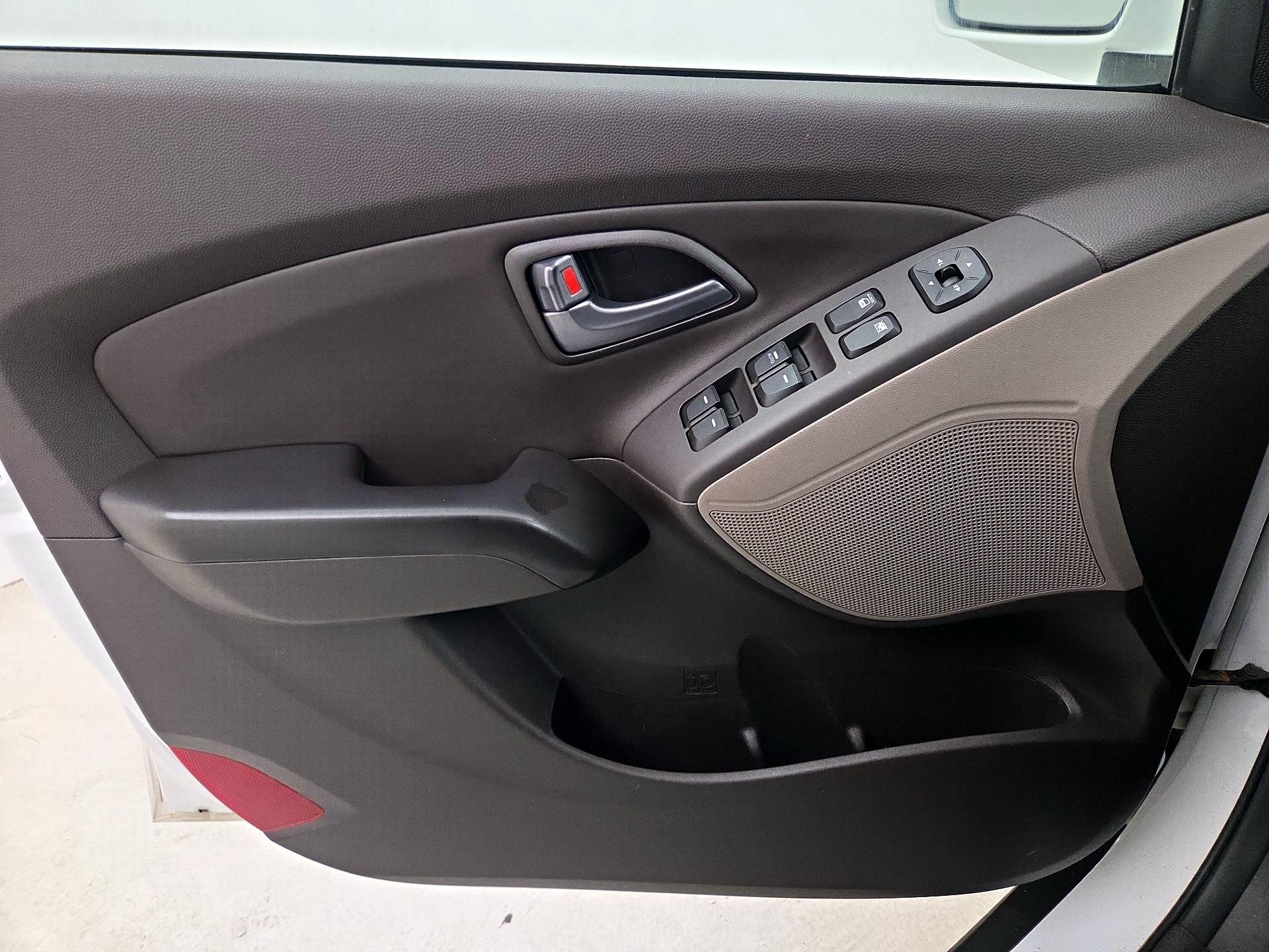Thumbnail: 2014 Hyundai Tucson - 12