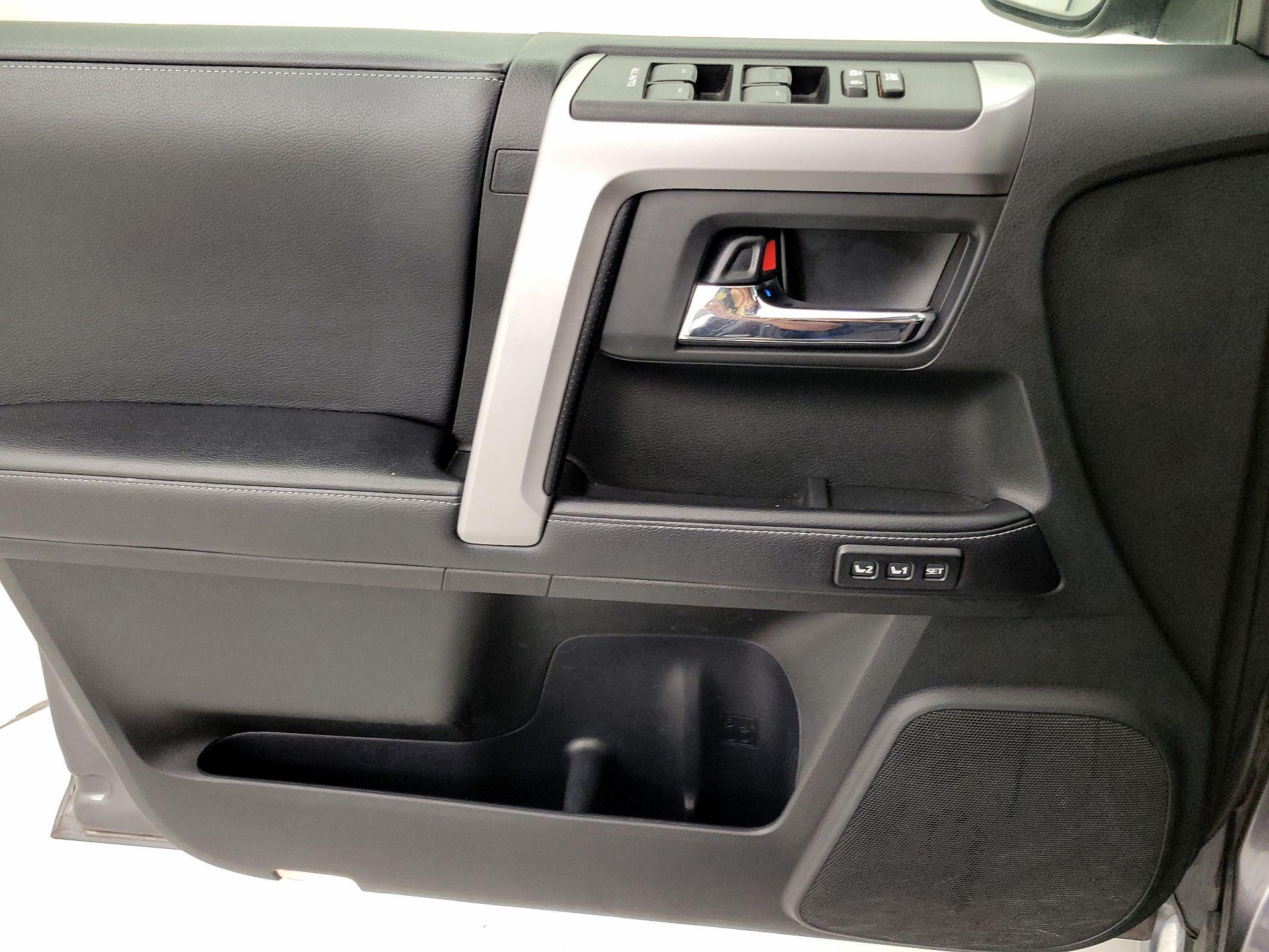 Thumbnail: 2016 Toyota 4Runner - 12