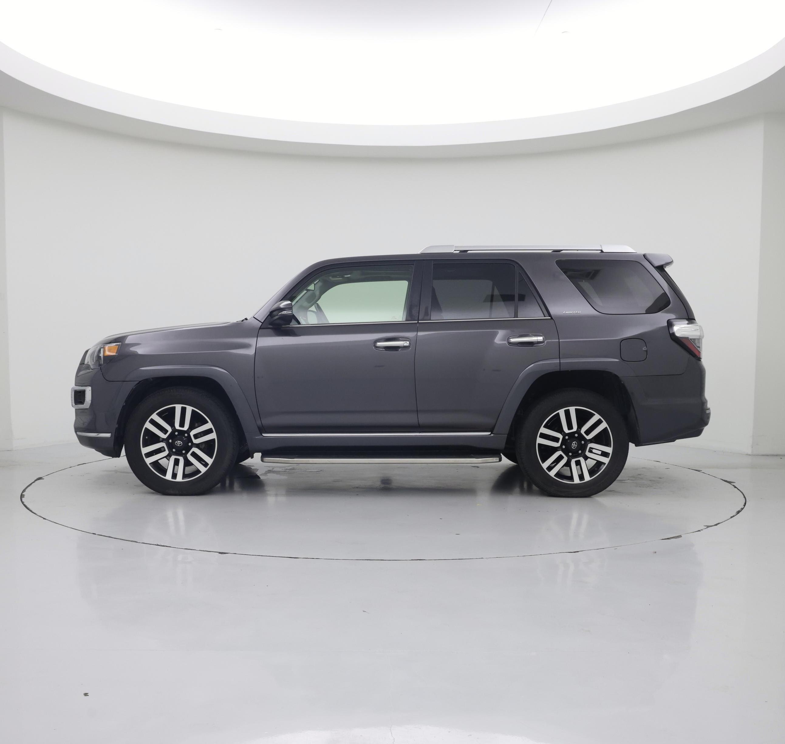 Thumbnail: 2016 Toyota 4Runner - 3