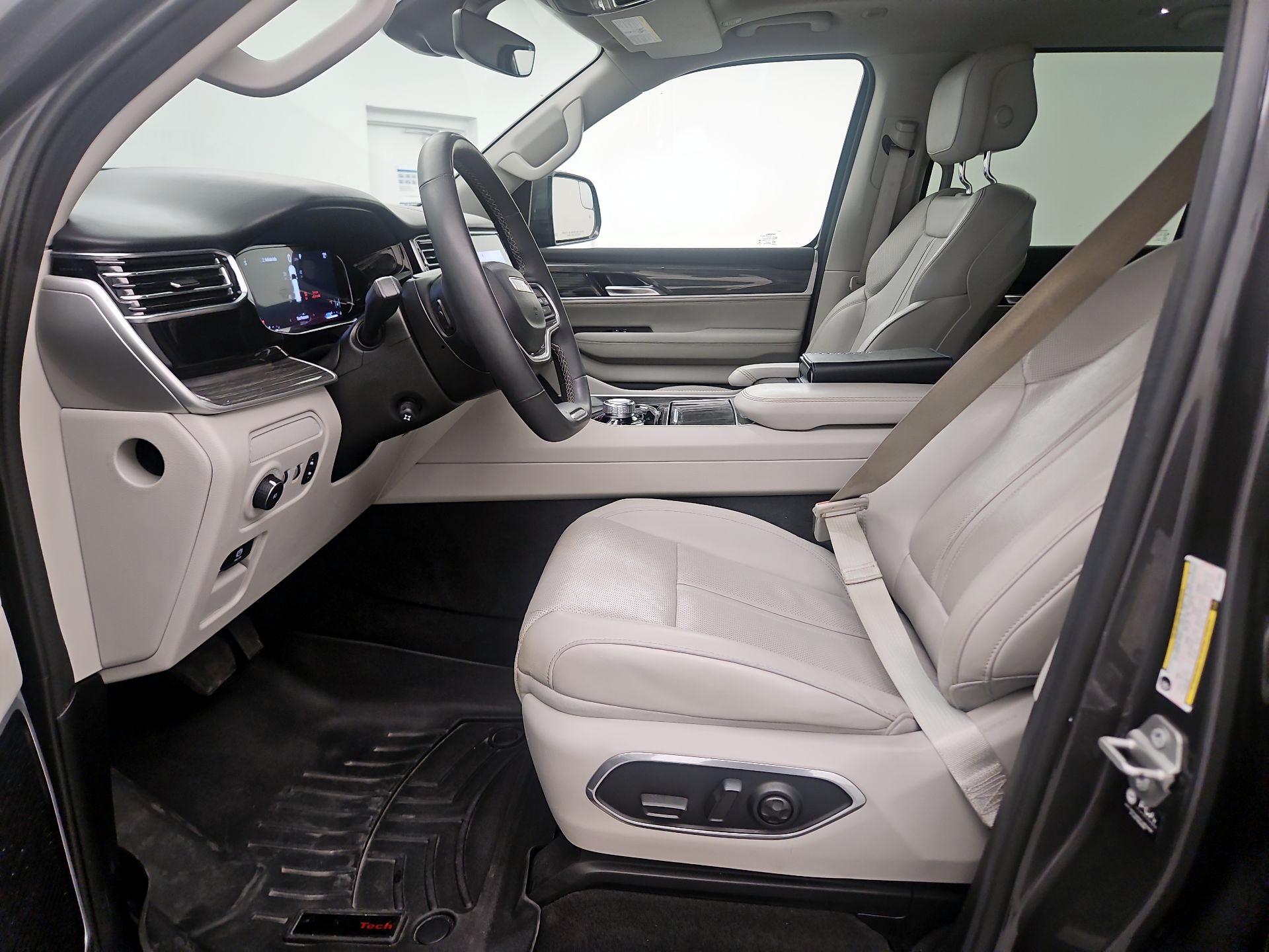 Thumbnail: 2022 Jeep Wagoneer - 9