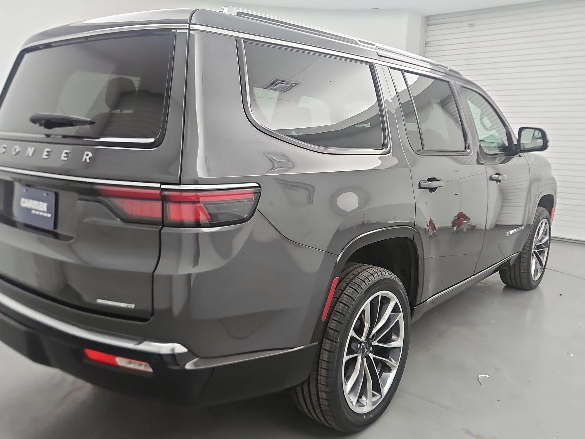 Thumbnail: 2022 Jeep Wagoneer - 5