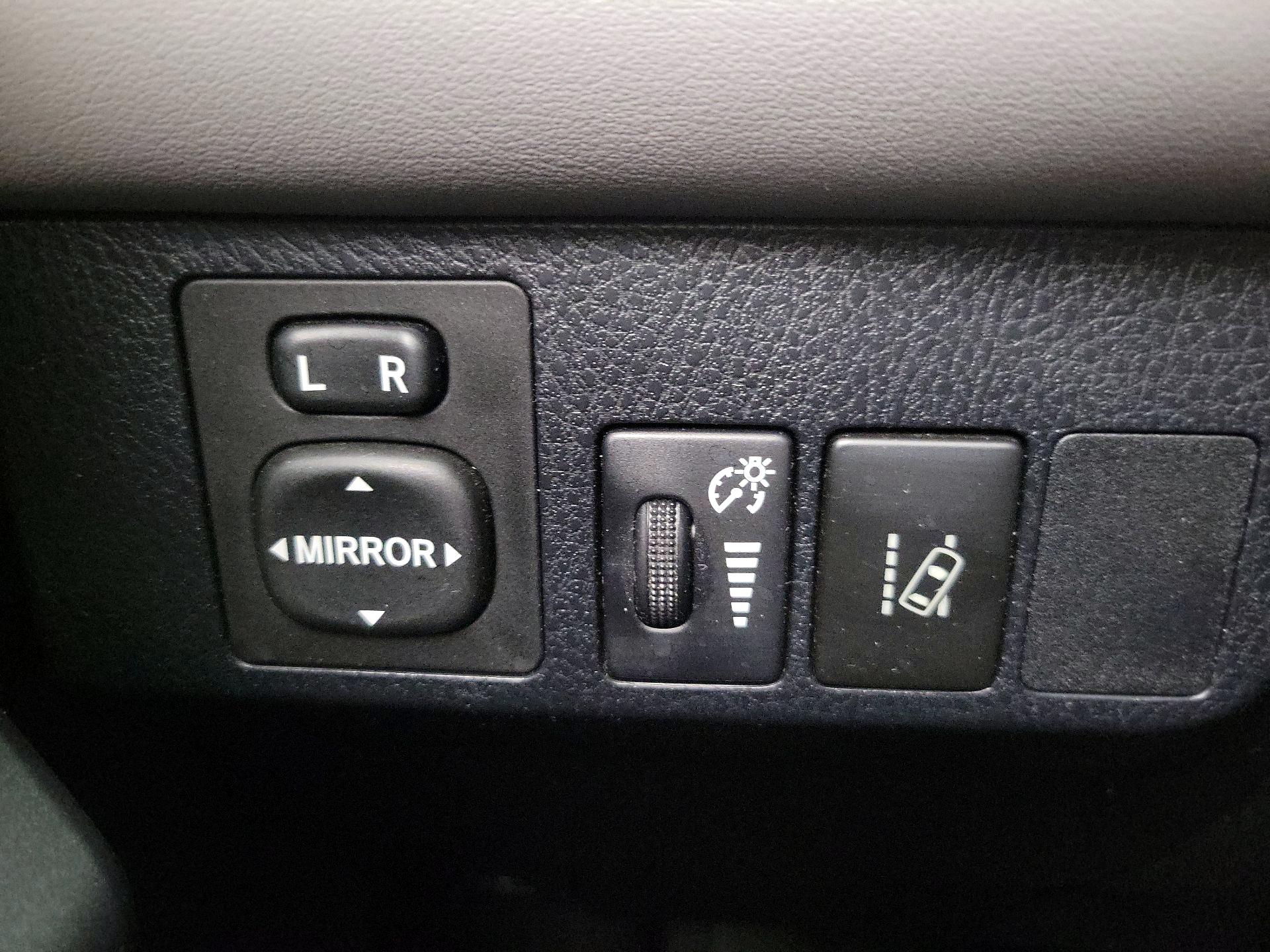 Thumbnail: 2018 Toyota RAV4 - 13