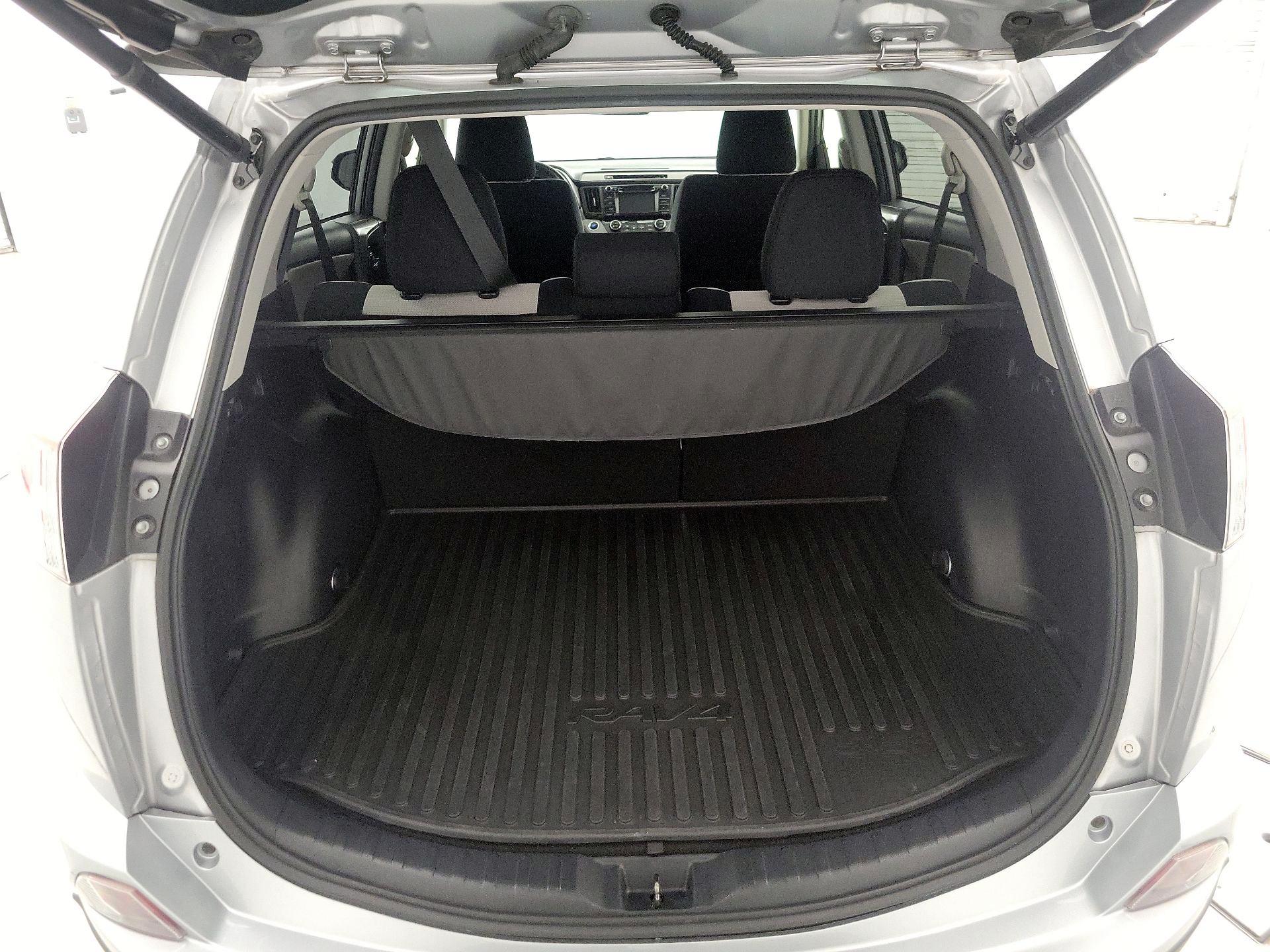 Thumbnail: 2018 Toyota RAV4 - 20