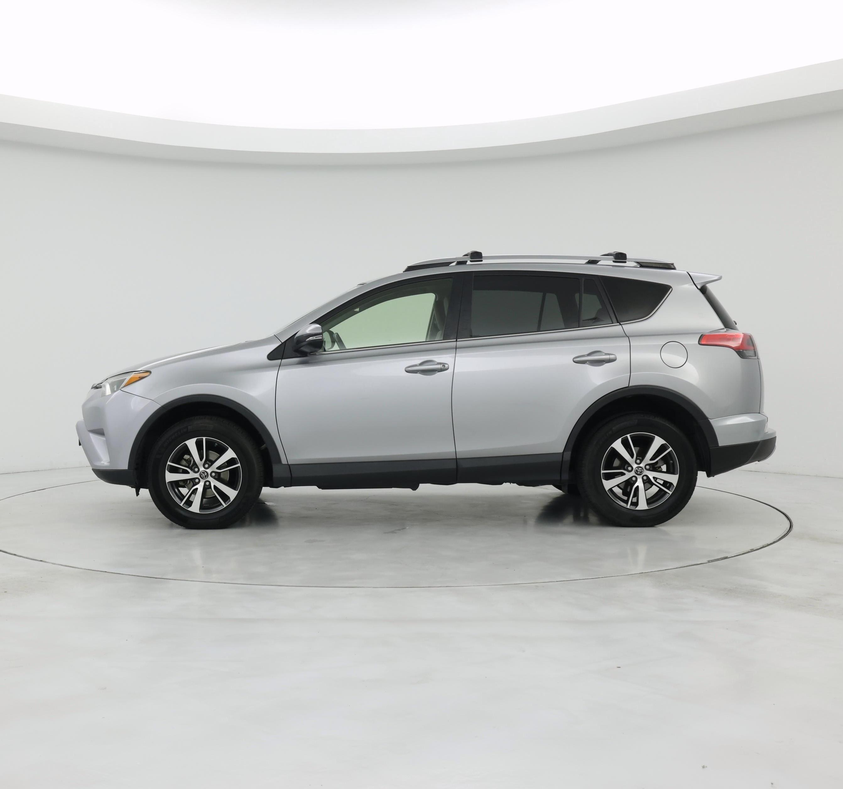 Thumbnail: 2018 Toyota RAV4 - 3