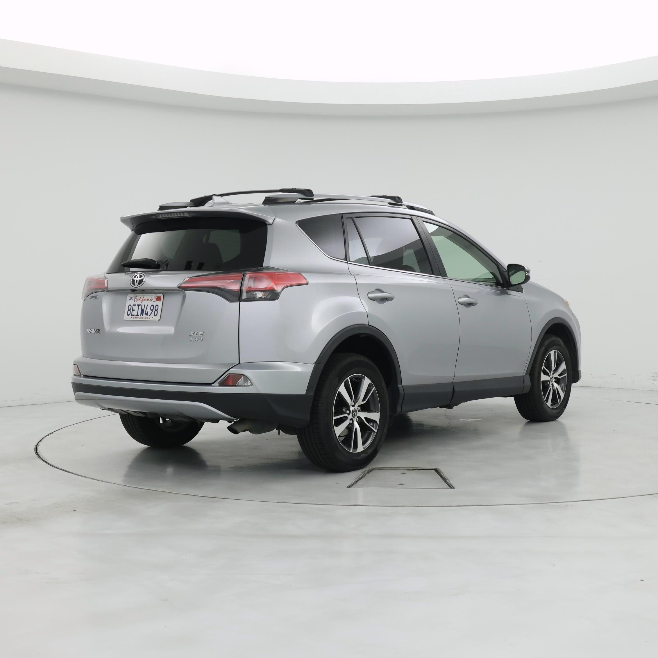 Thumbnail: 2018 Toyota RAV4 - 8