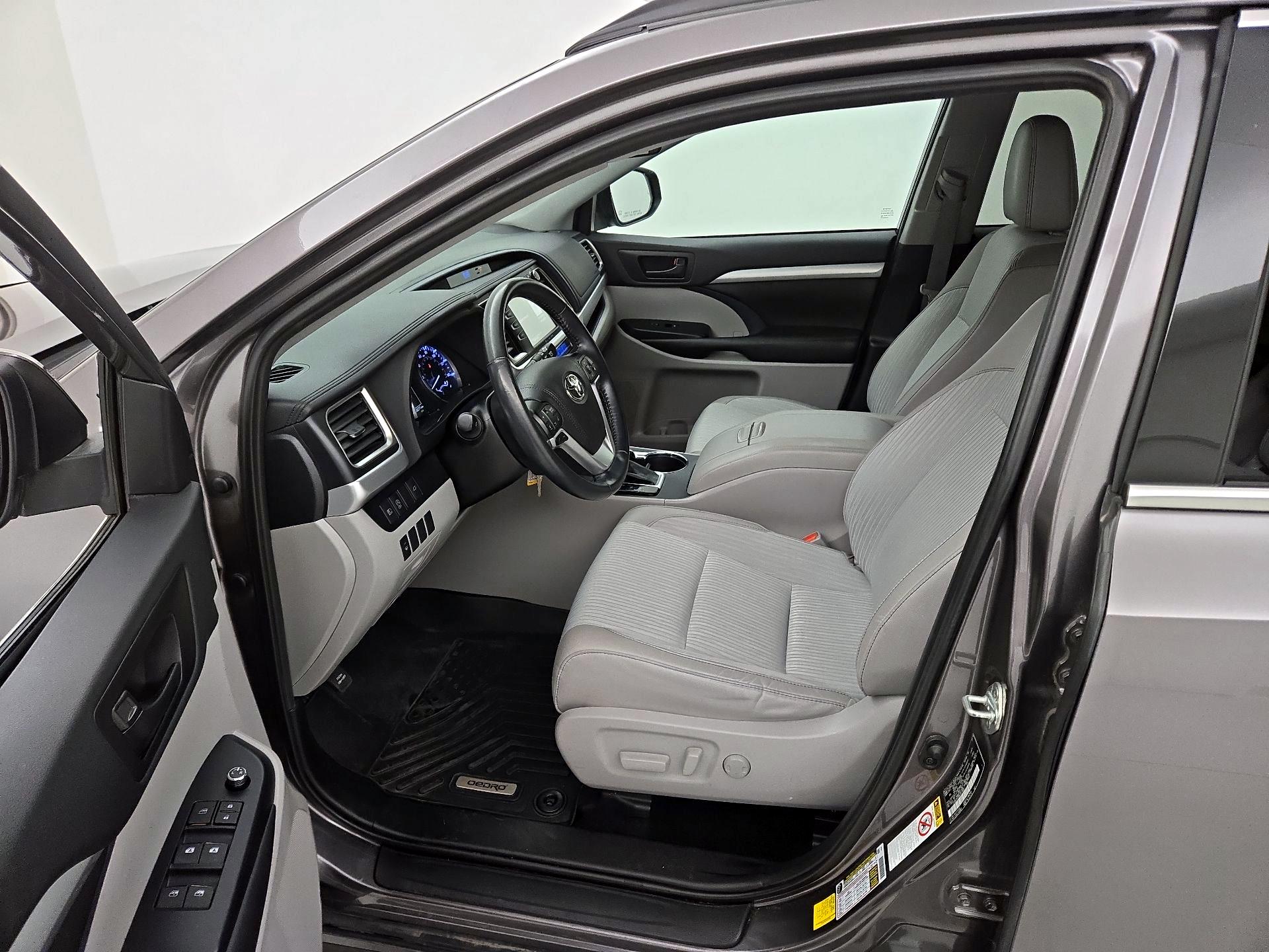 Thumbnail: 2019 Toyota Highlander - 11